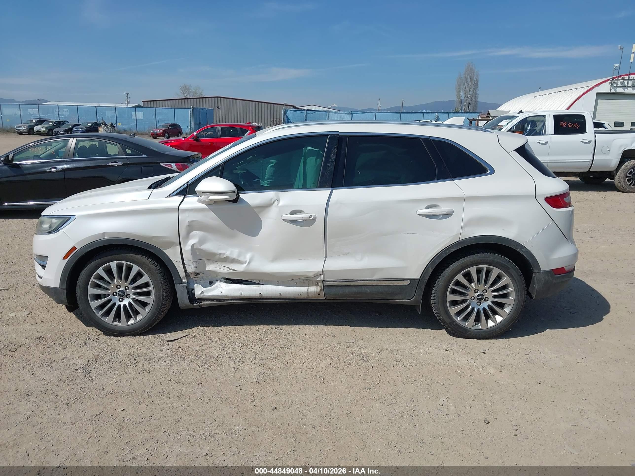 2015 Lincoln Mkc   White vin: 5LMTJ2AH3FUJ15843