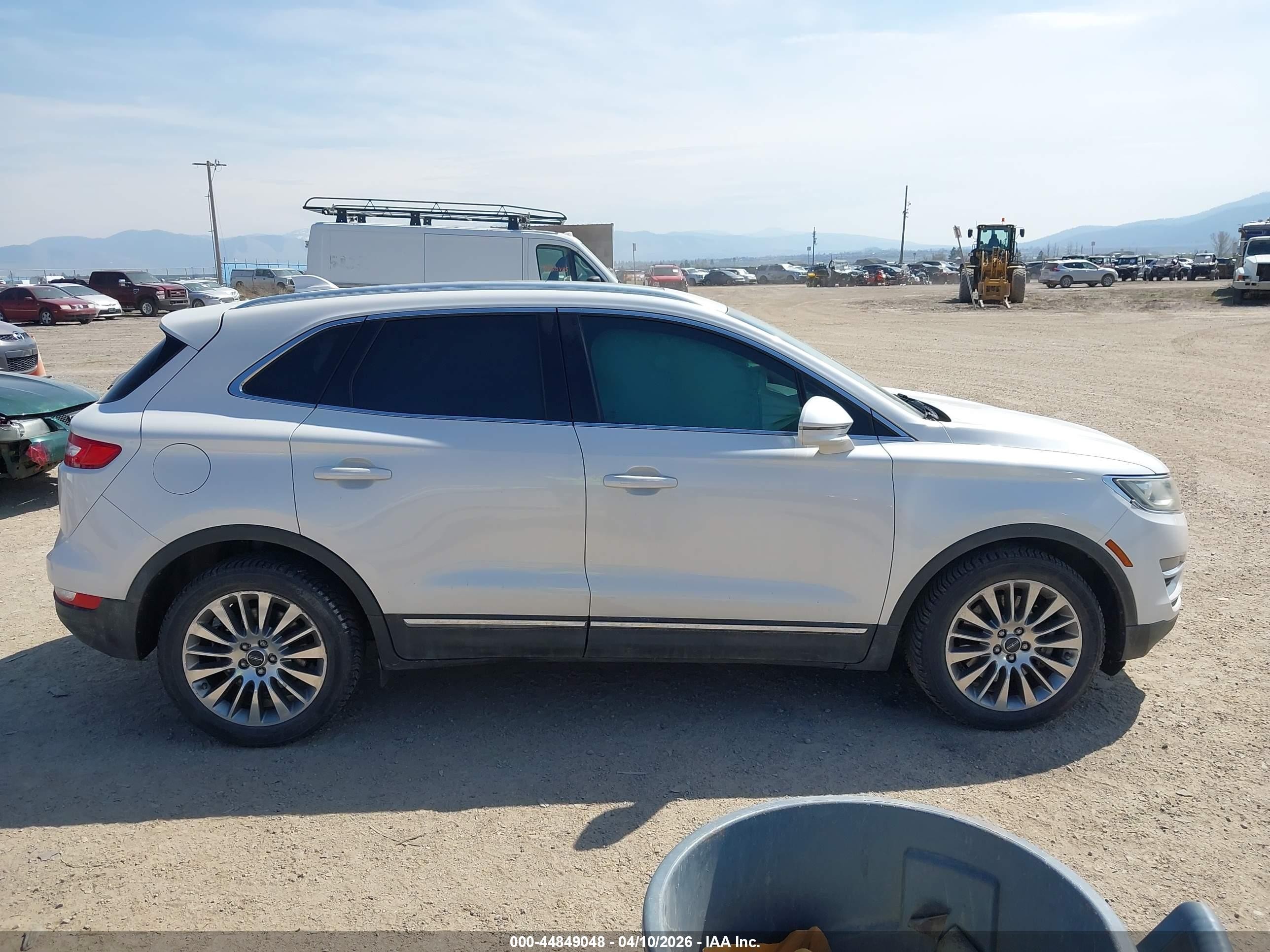 2015 Lincoln Mkc   White vin: 5LMTJ2AH3FUJ15843