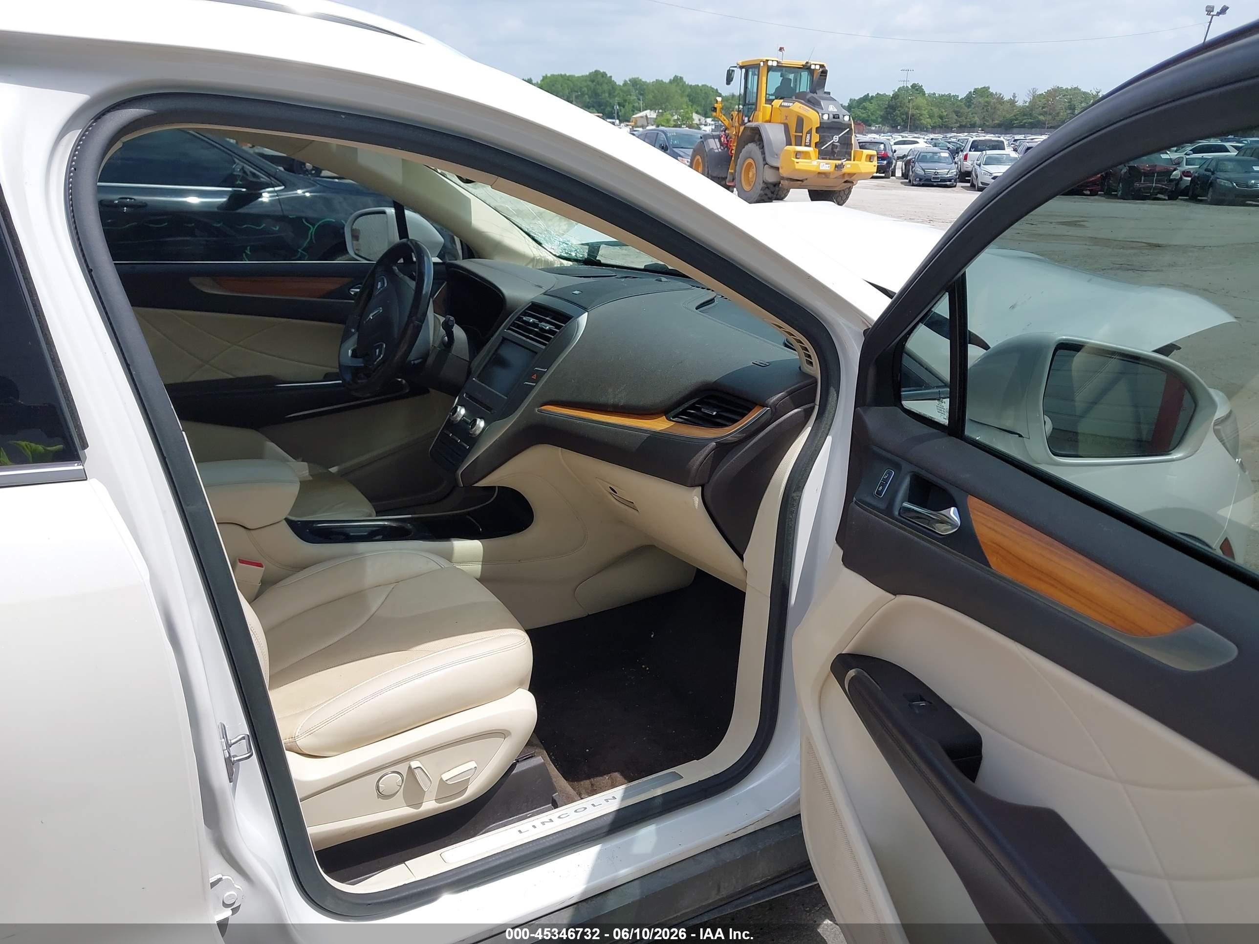 2015 Lincoln Mkc   White vin: 5LMTJ2AH4FUJ15267