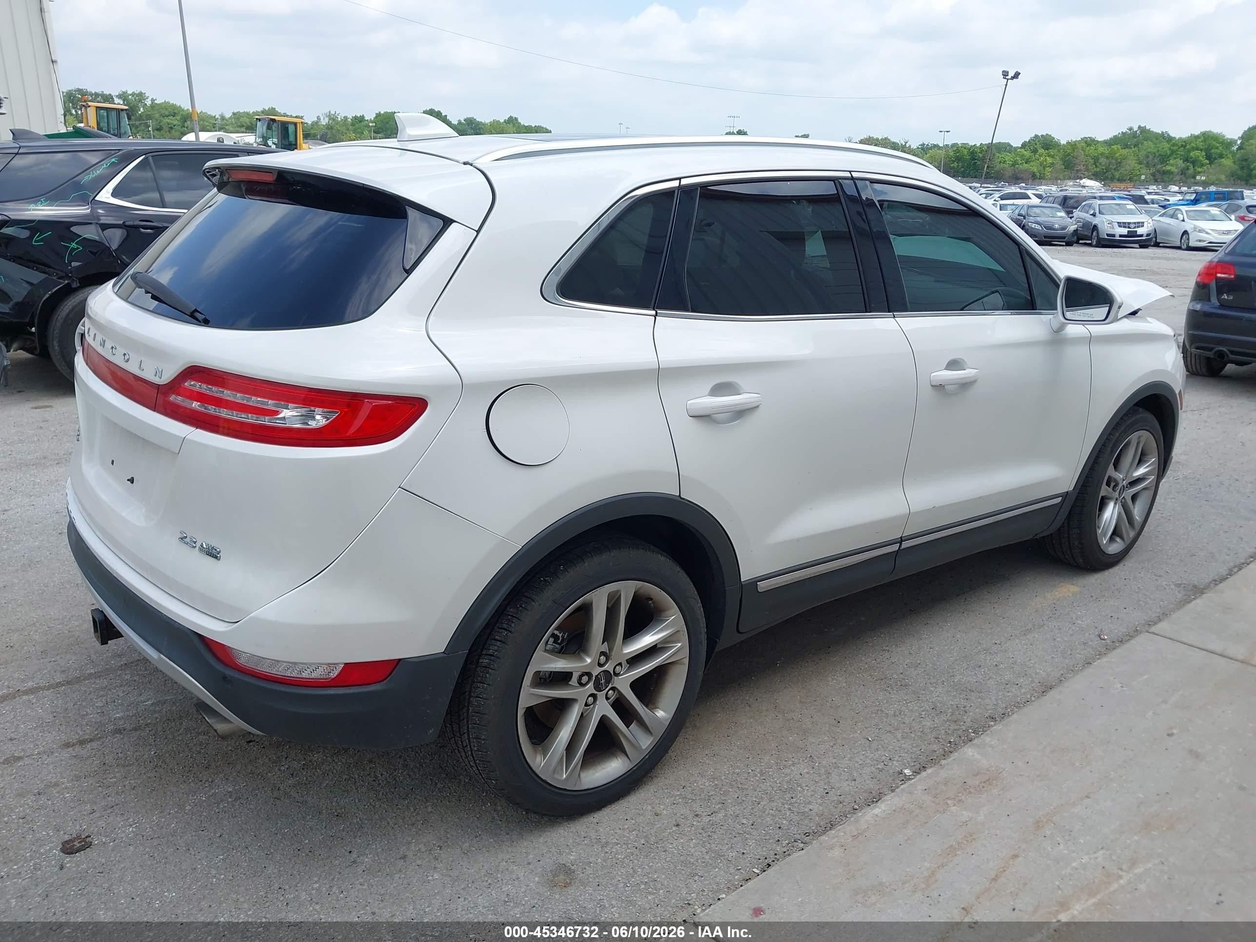 2015 Lincoln Mkc   White vin: 5LMTJ2AH4FUJ15267