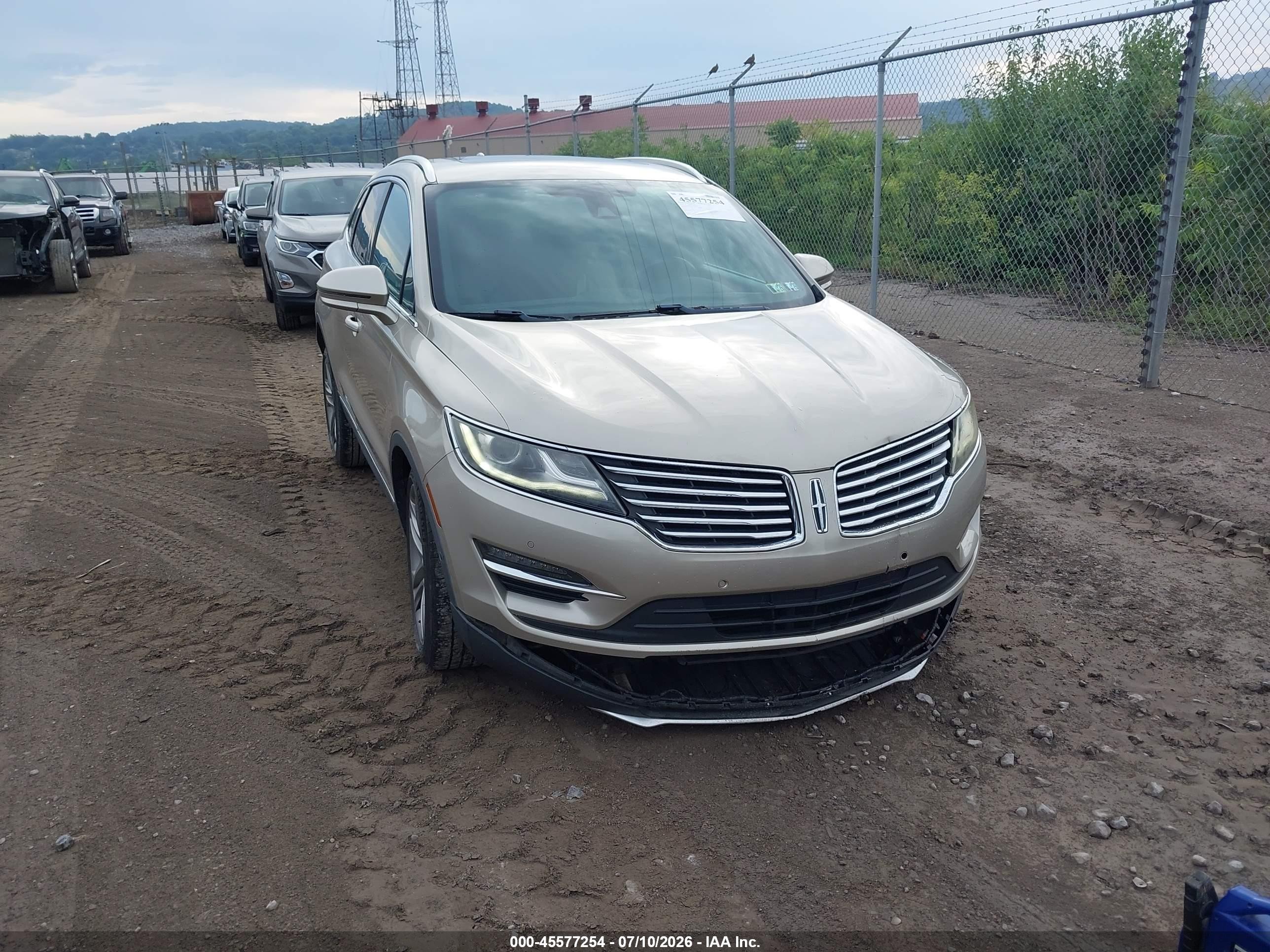 2015 Lincoln Mkc   Cream vin: 5LMTJ2AH6FUJ03797