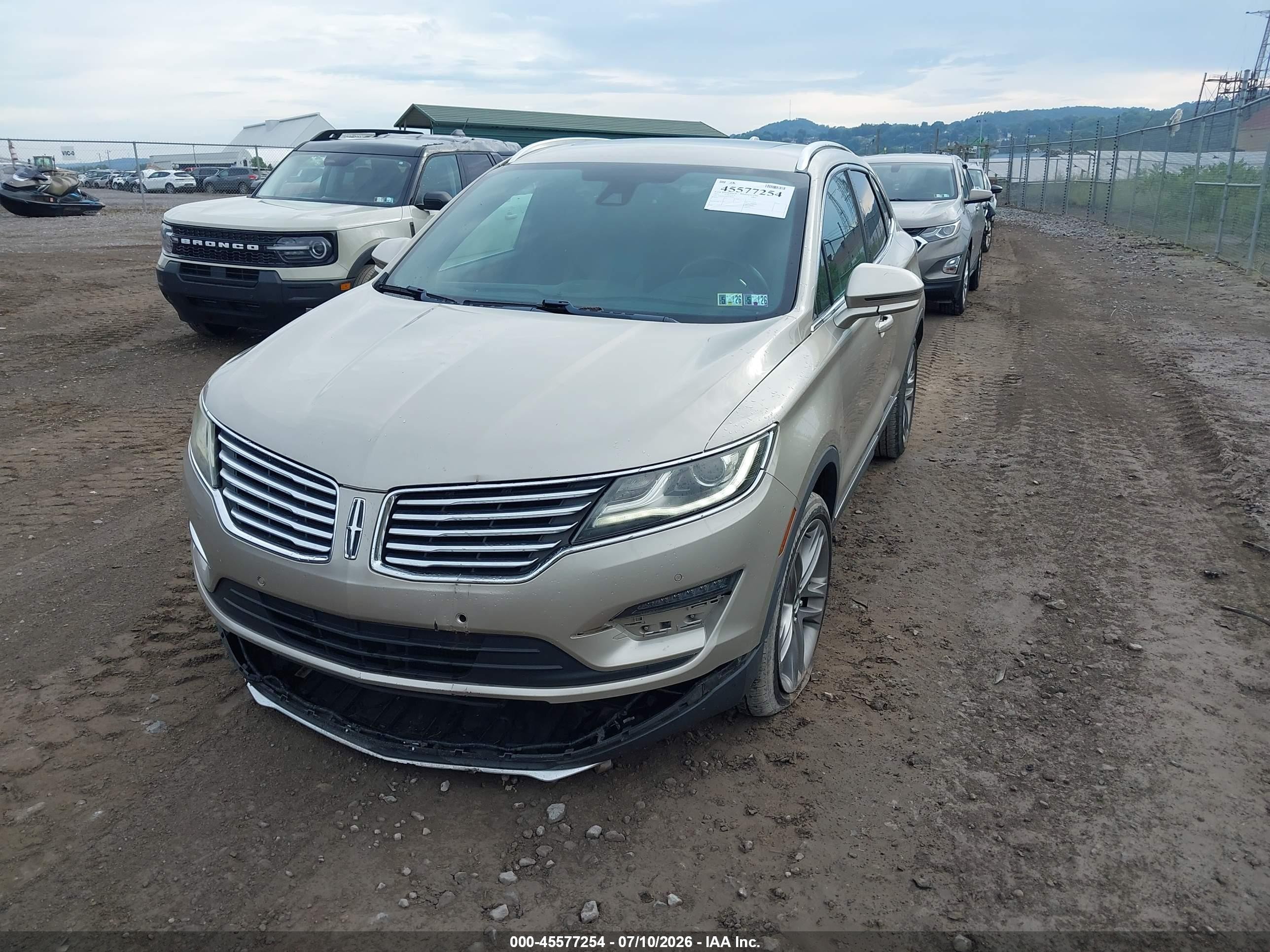 2015 Lincoln Mkc   Cream vin: 5LMTJ2AH6FUJ03797