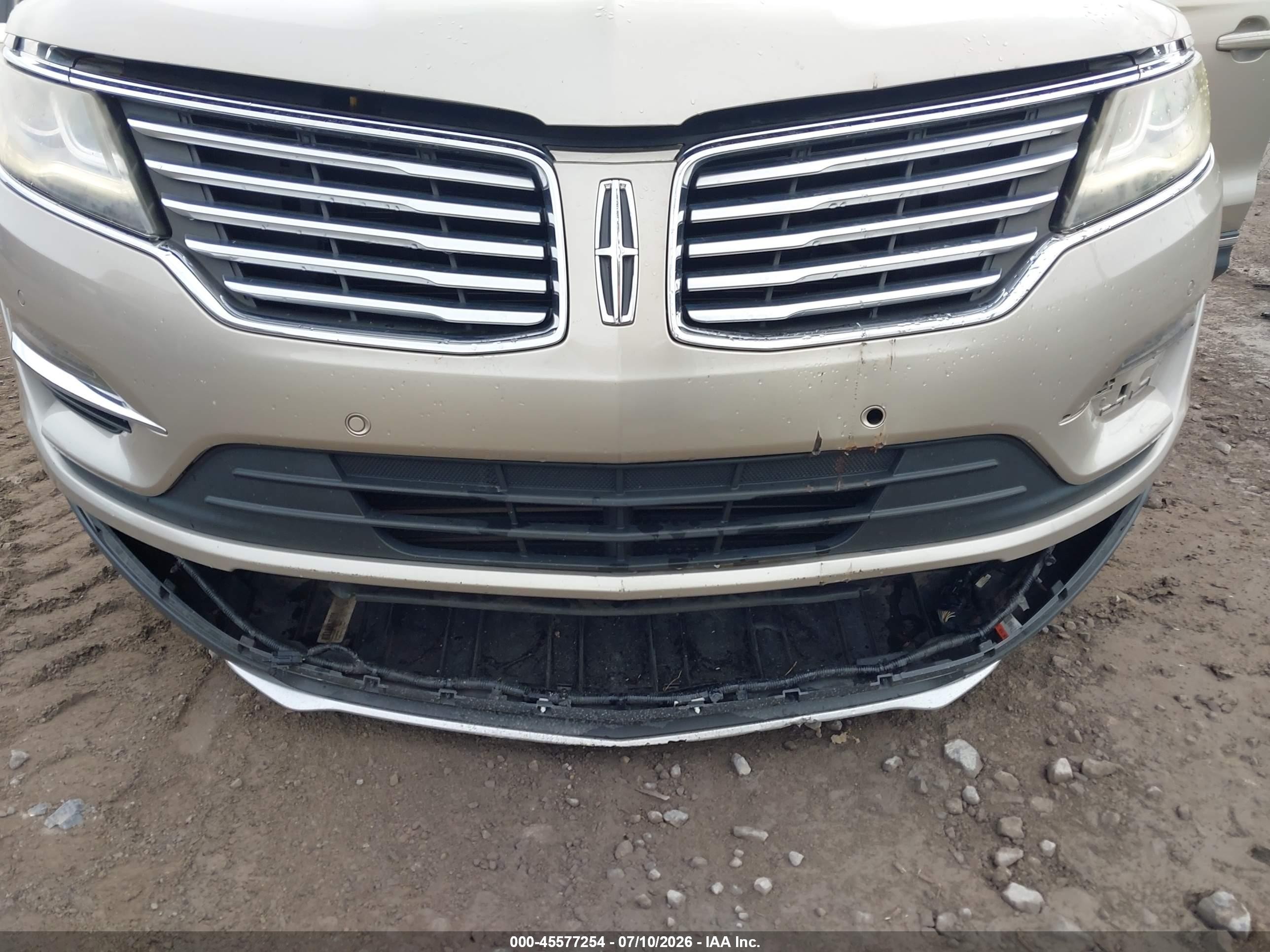 2015 Lincoln Mkc   Cream vin: 5LMTJ2AH6FUJ03797