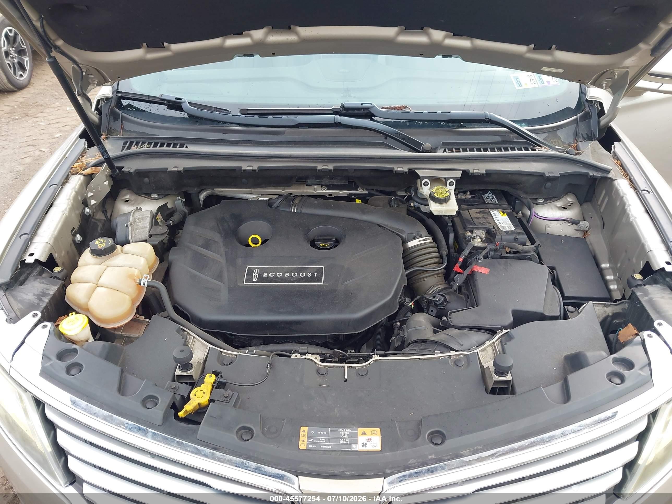 2015 Lincoln Mkc   Cream vin: 5LMTJ2AH6FUJ03797