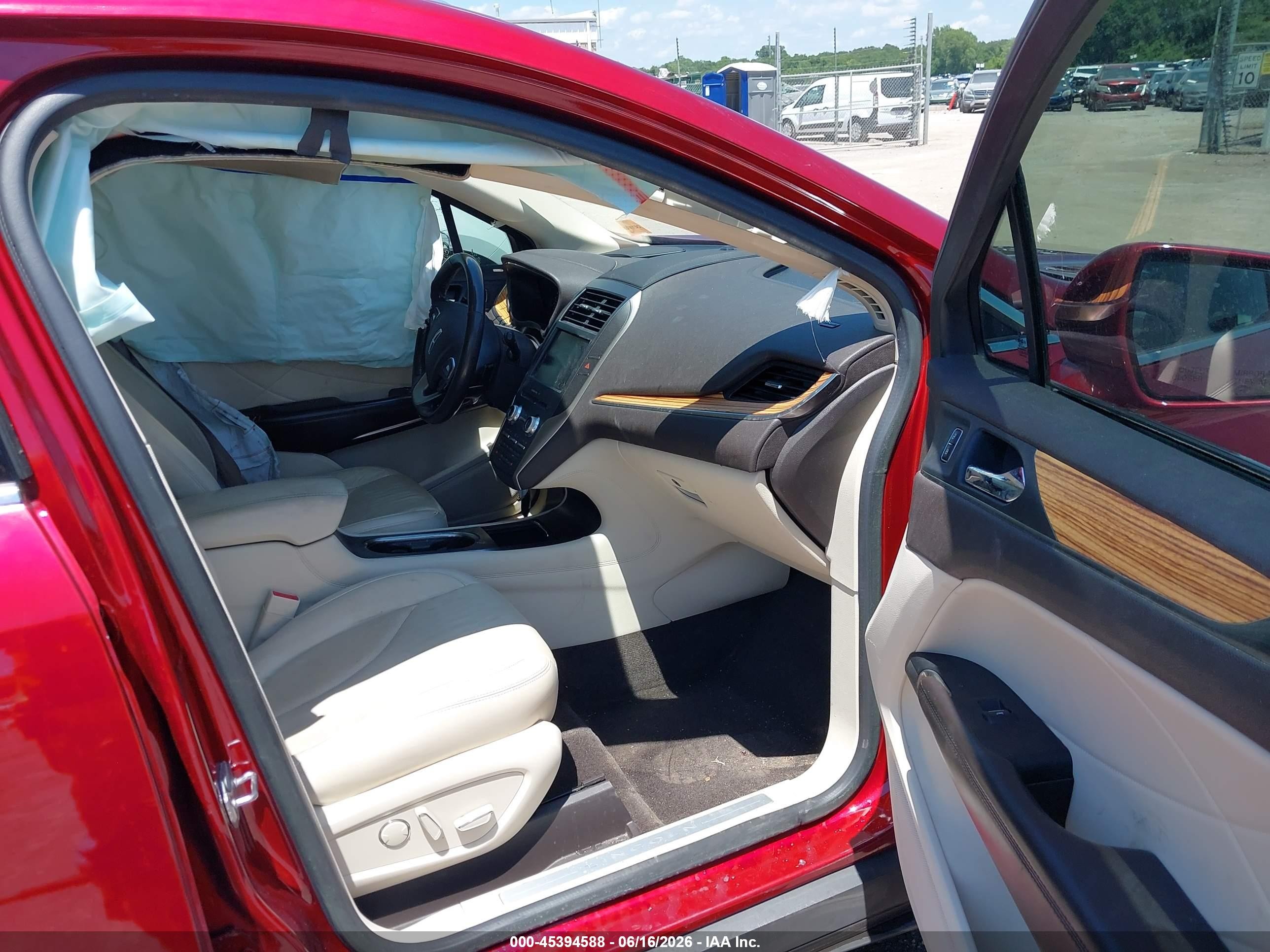 2015 Lincoln Mkc   Red vin: 5LMTJ2AH6FUJ30952