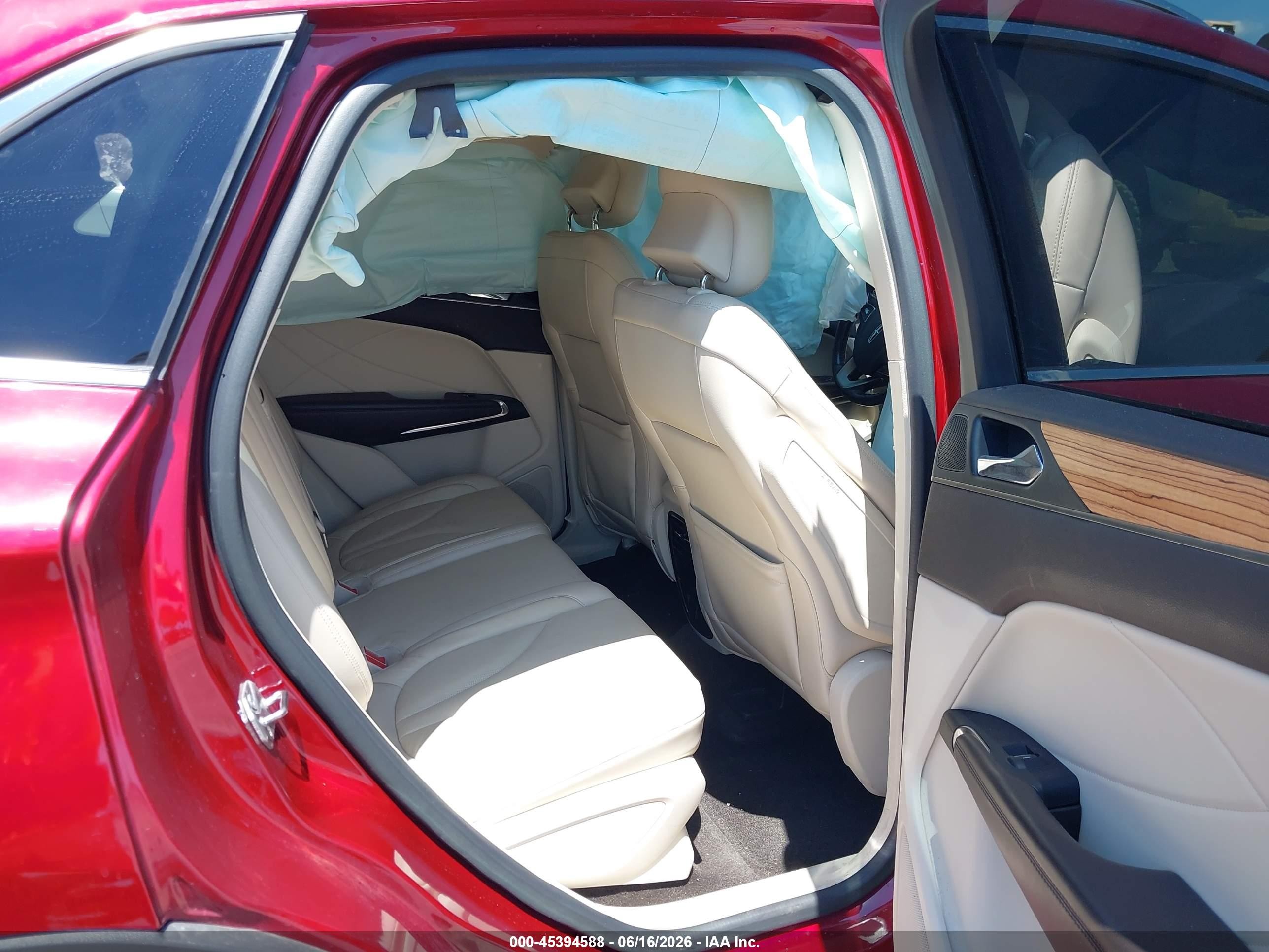 2015 Lincoln Mkc   Red vin: 5LMTJ2AH6FUJ30952