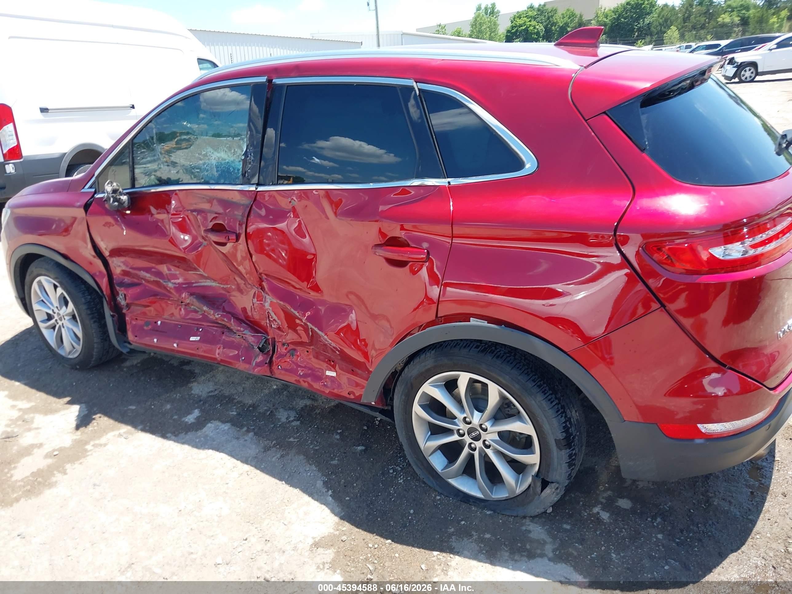 2015 Lincoln Mkc   Red vin: 5LMTJ2AH6FUJ30952