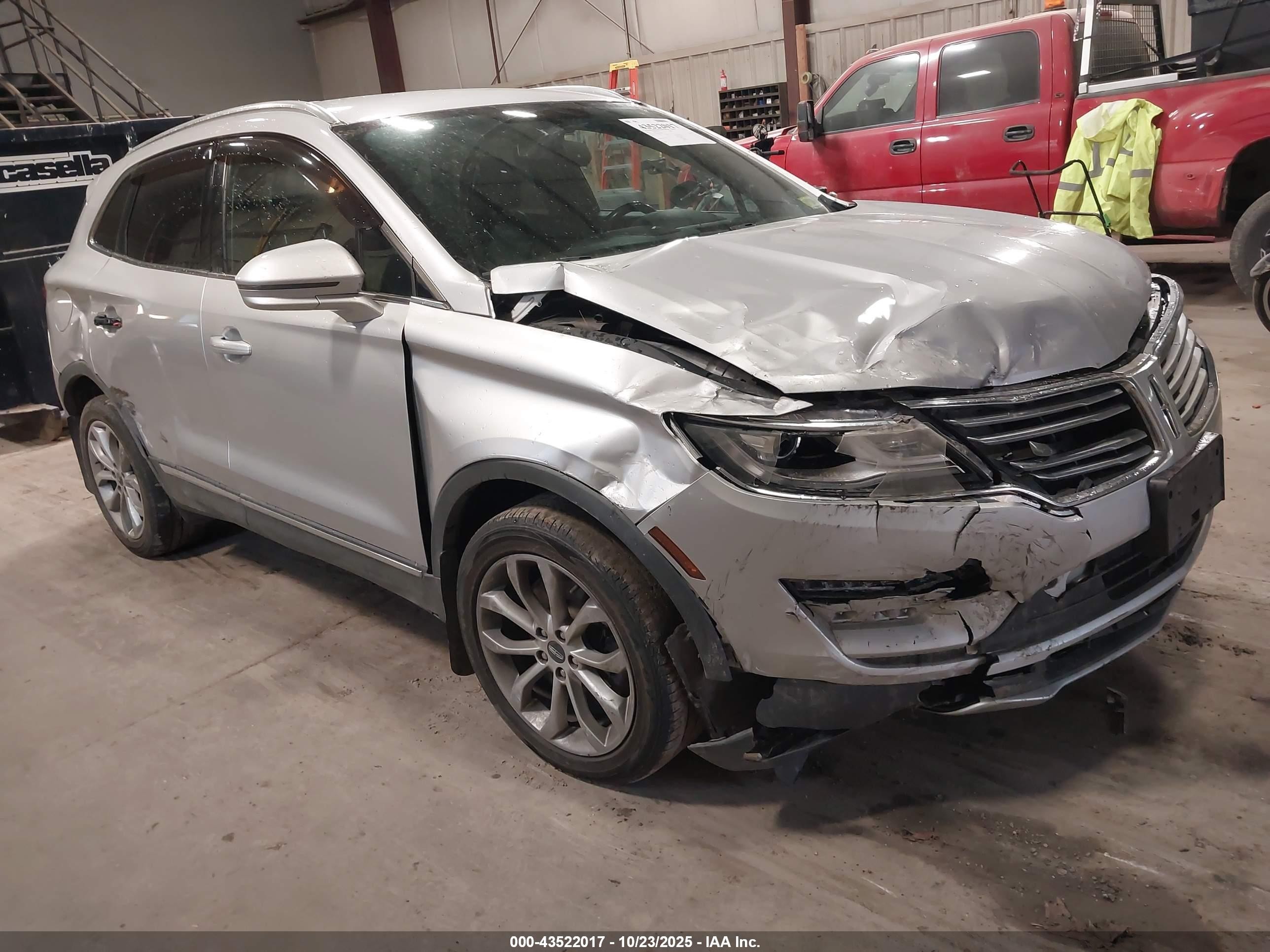 2015 Lincoln Mkc   Silver vin: 5LMTJ2AH7FUJ14047