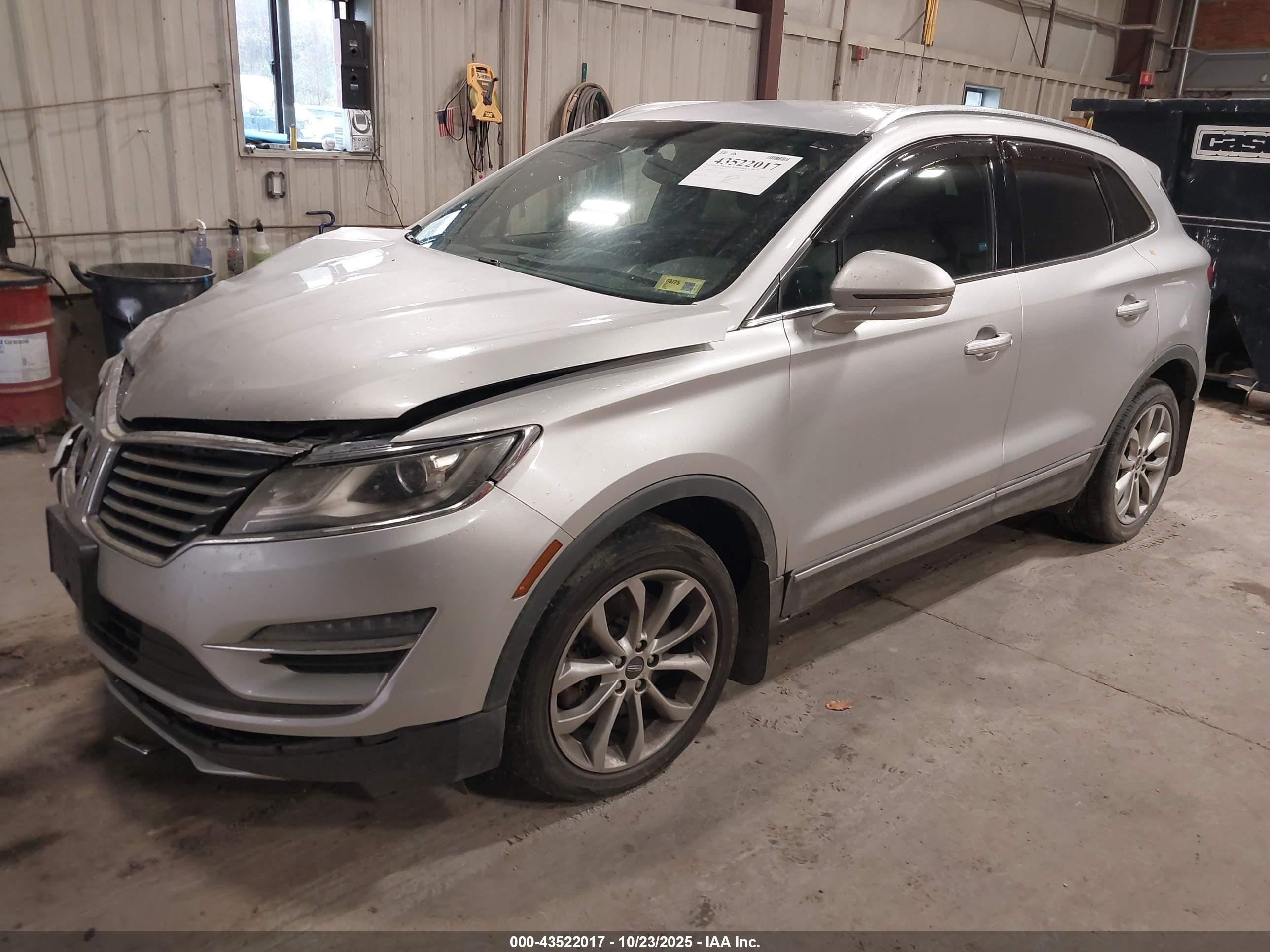2015 Lincoln Mkc   Silver vin: 5LMTJ2AH7FUJ14047