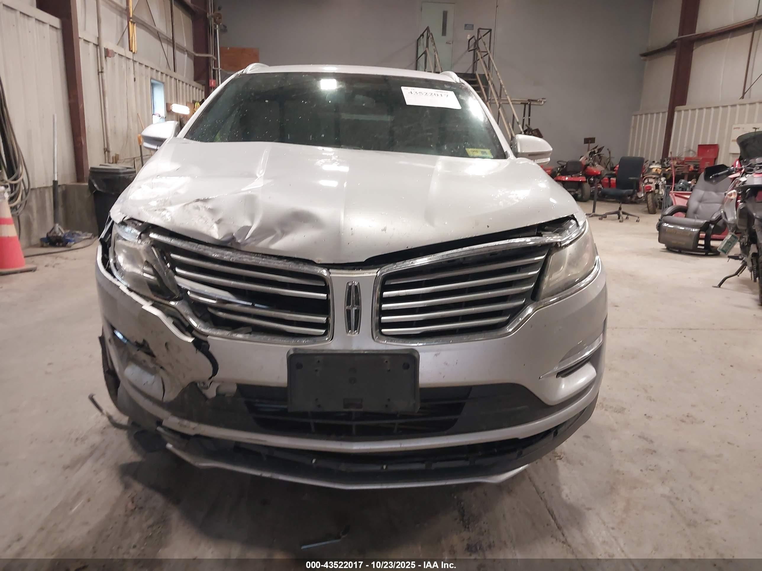 2015 Lincoln Mkc   Silver vin: 5LMTJ2AH7FUJ14047