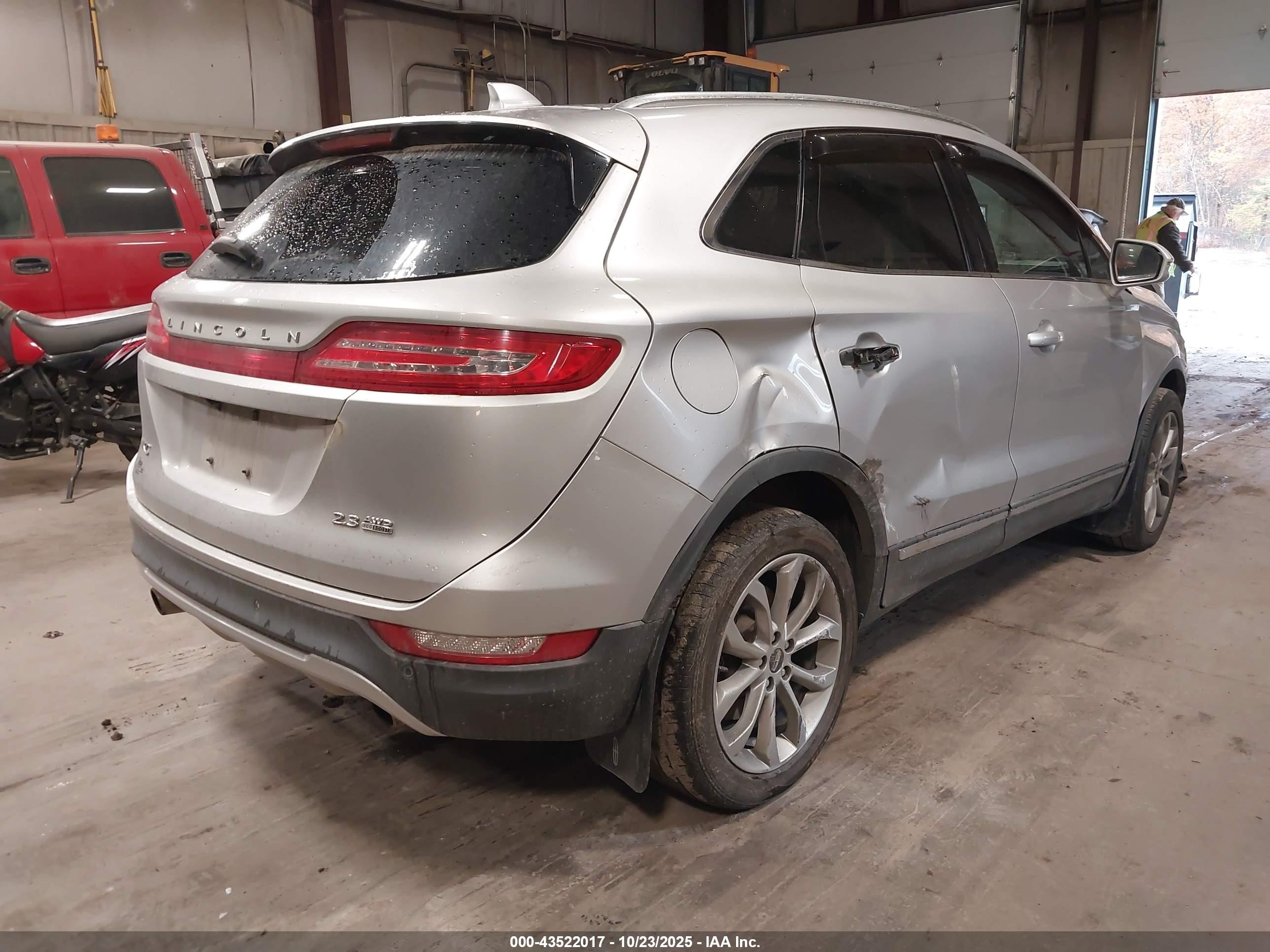 2015 Lincoln Mkc   Silver vin: 5LMTJ2AH7FUJ14047