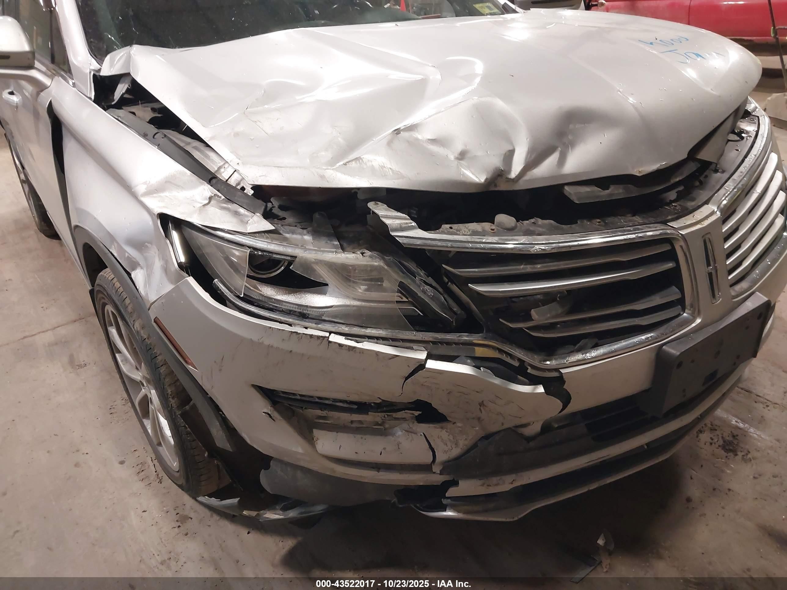 2015 Lincoln Mkc   Silver vin: 5LMTJ2AH7FUJ14047