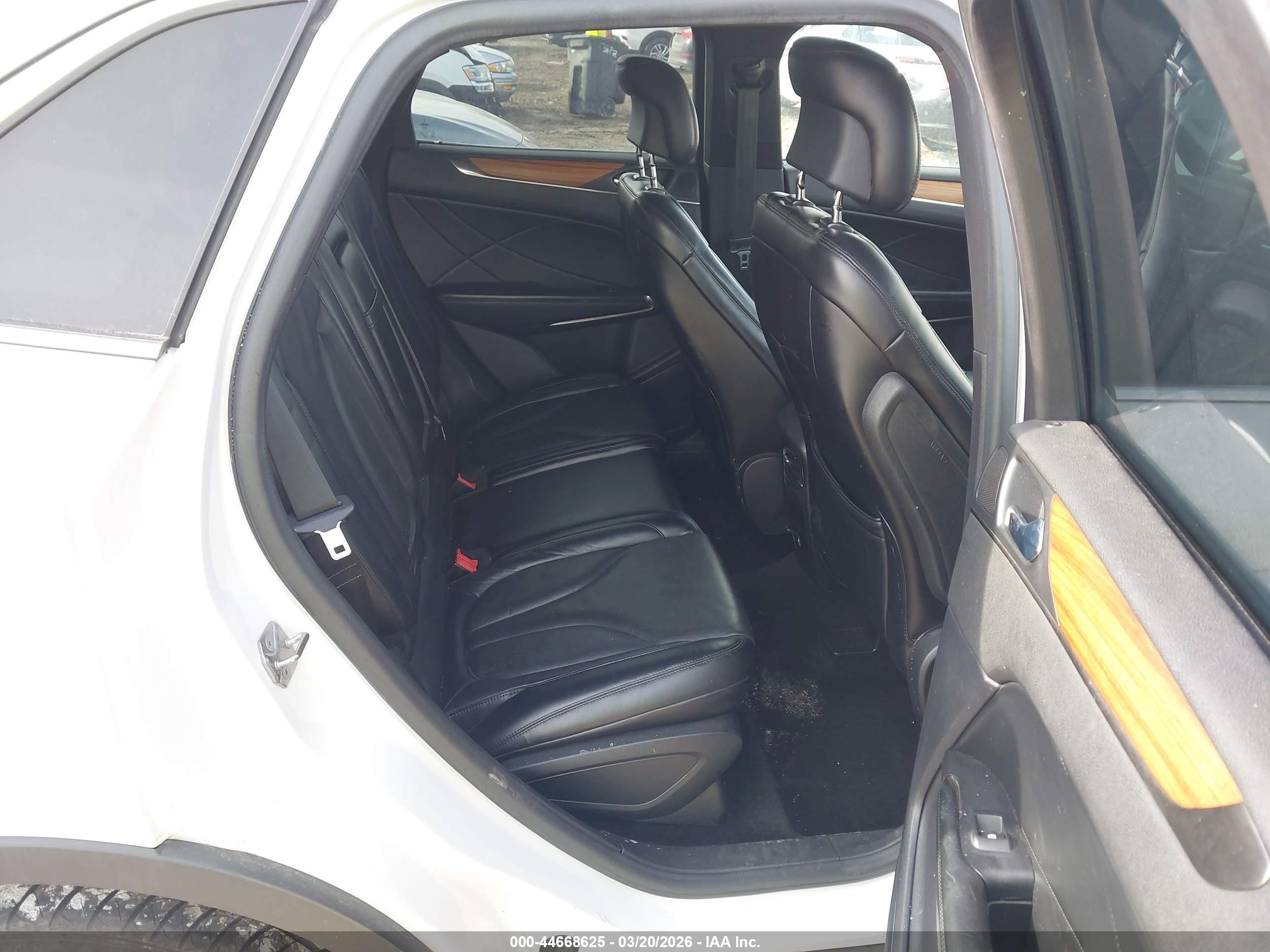 2015 Lincoln Mkc   Белый vin: 5LMTJ2AH7FUJ15263