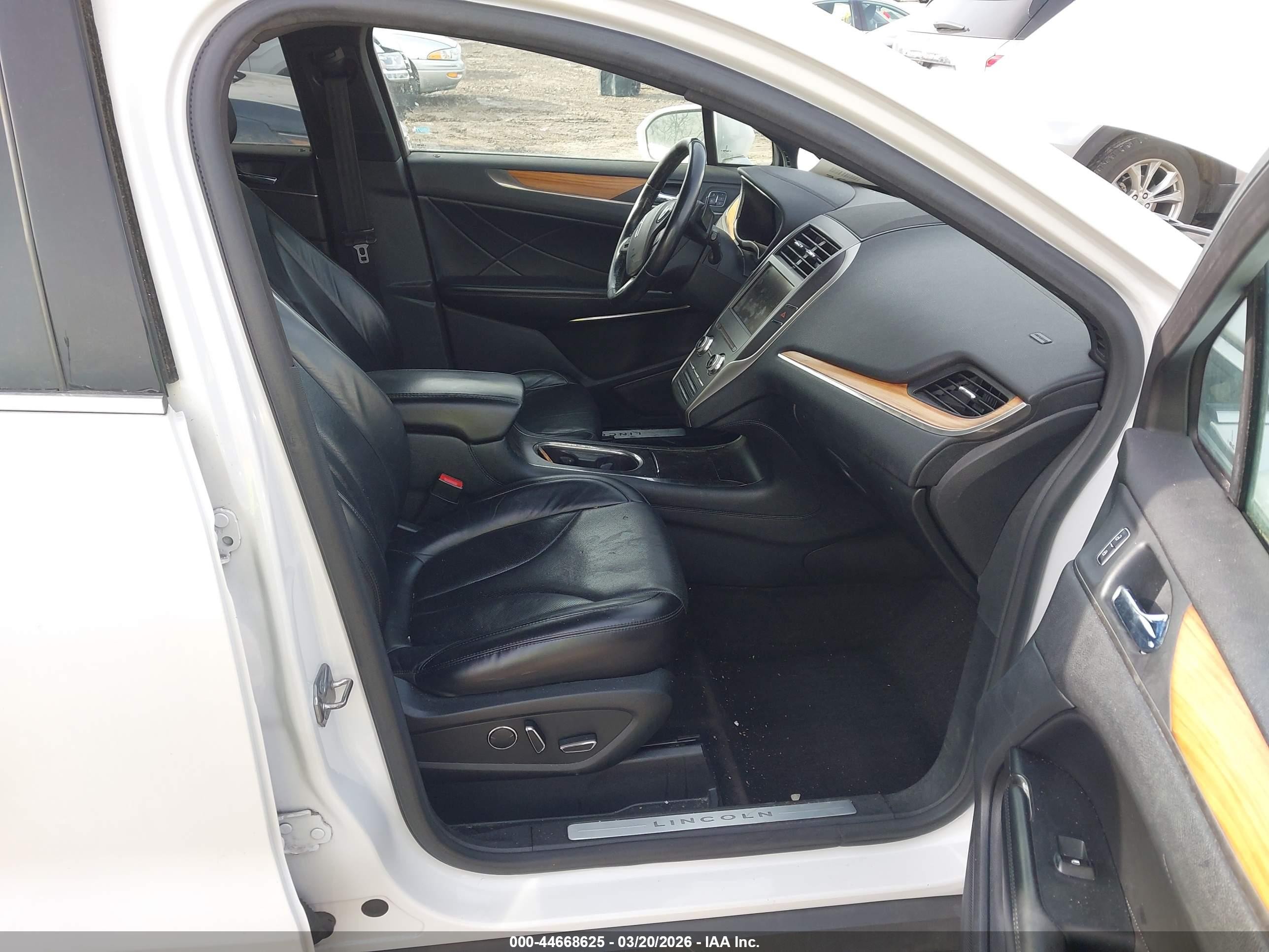 2015 Lincoln Mkc   Белый vin: 5LMTJ2AH7FUJ15263