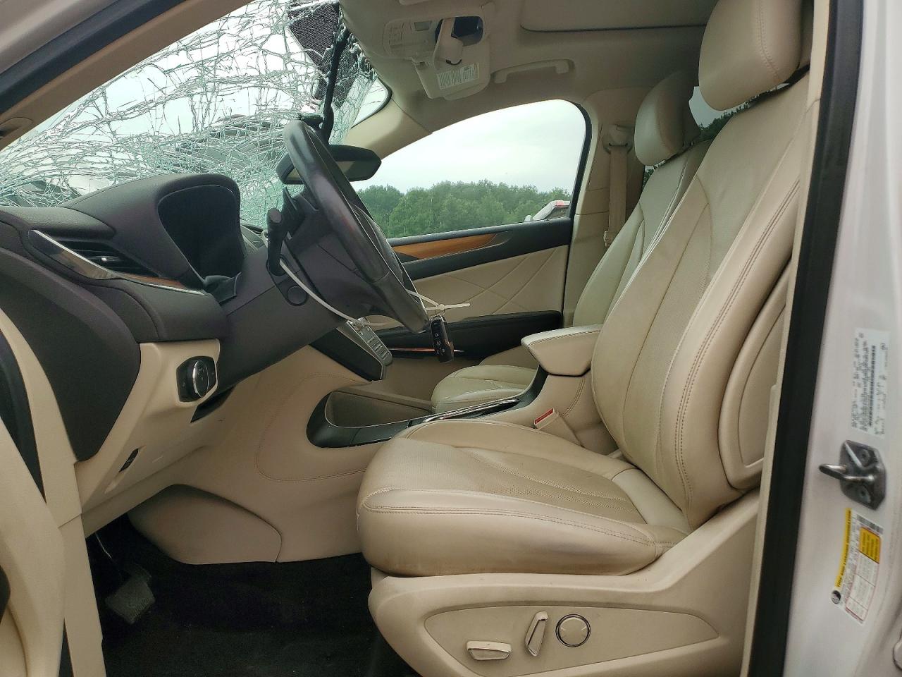 2015 Lincoln Mkc Белый vin: 5LMTJ2AH8FUJ12341