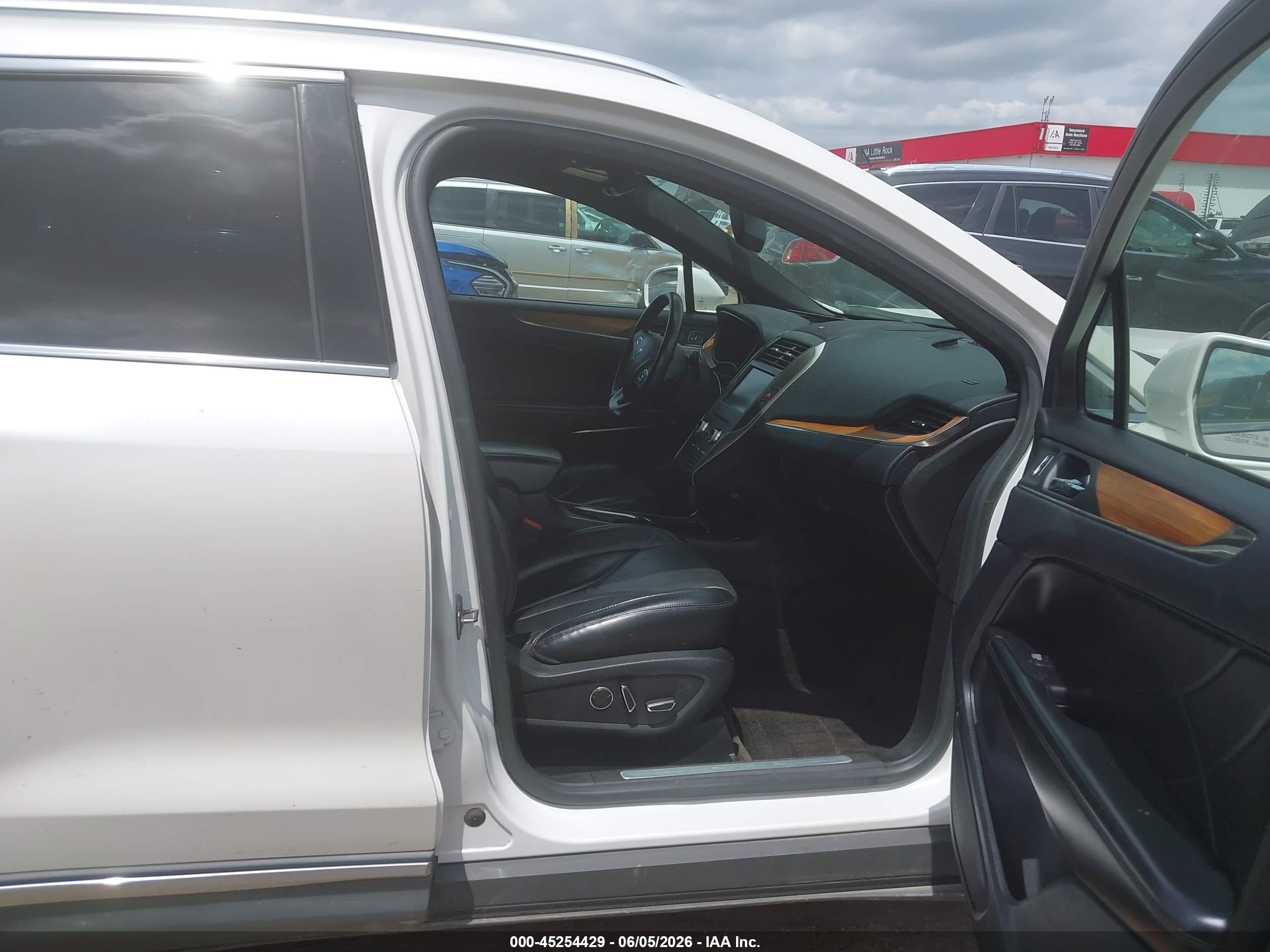 2015 Lincoln Mkc   White vin: 5LMTJ2AH8FUJ23131