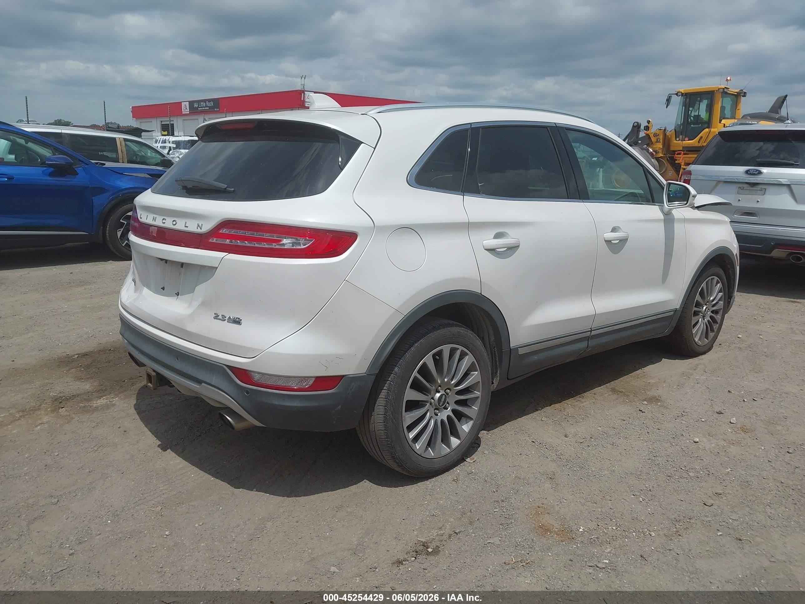 2015 Lincoln Mkc   White vin: 5LMTJ2AH8FUJ23131