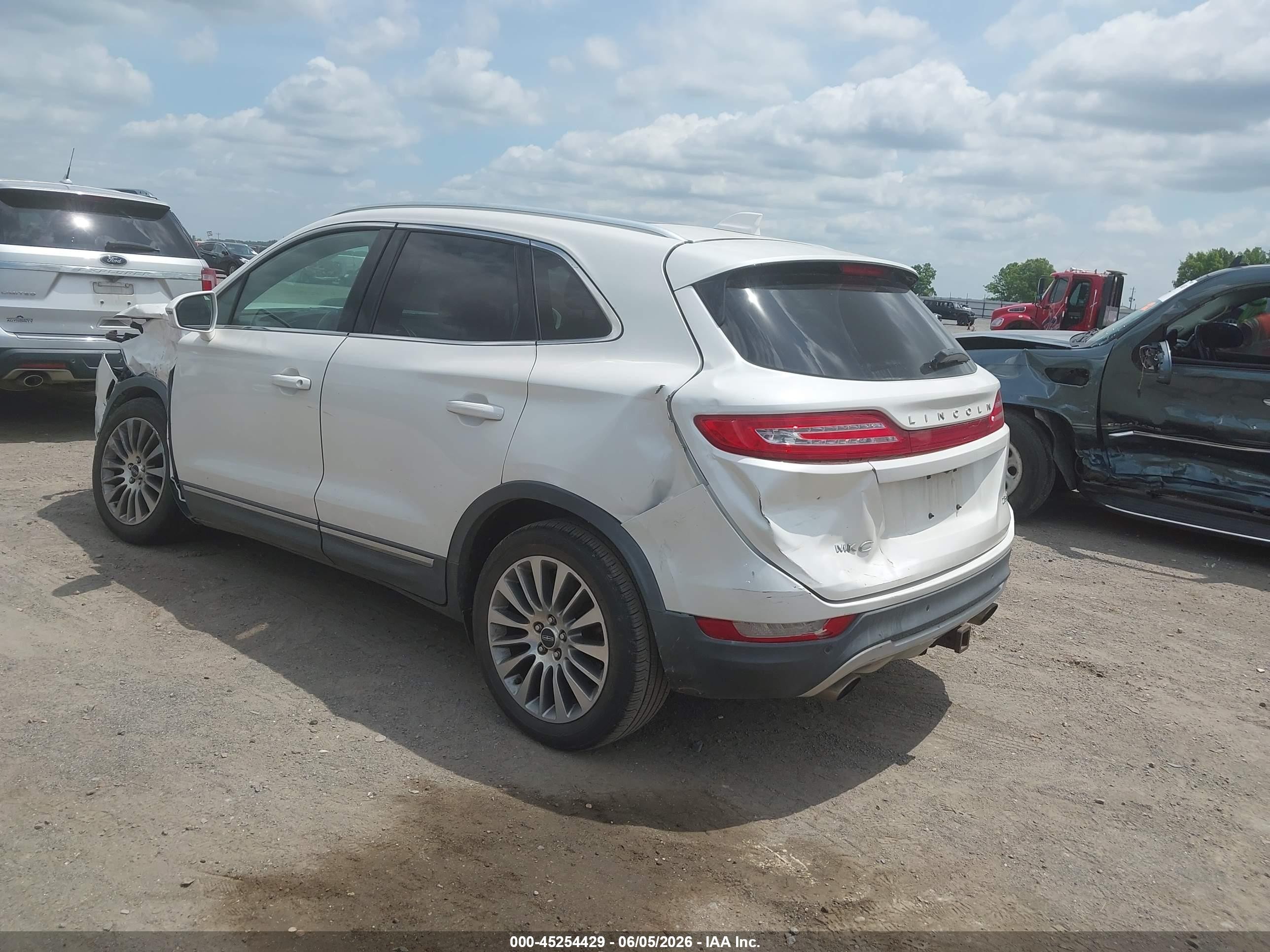 2015 Lincoln Mkc   White vin: 5LMTJ2AH8FUJ23131