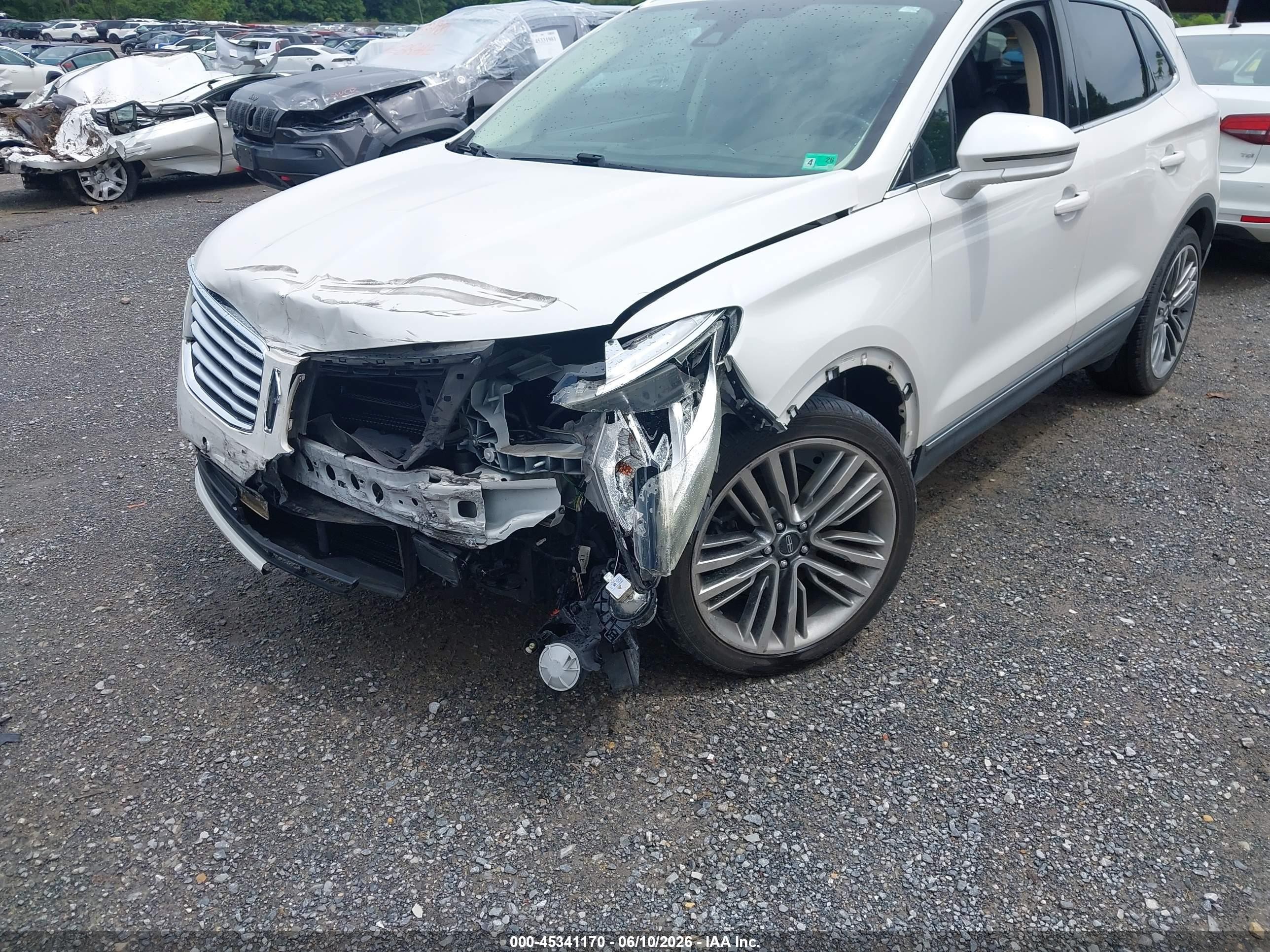 2015 Lincoln Mkc   White vin: 5LMTJ2AHXFUJ25172