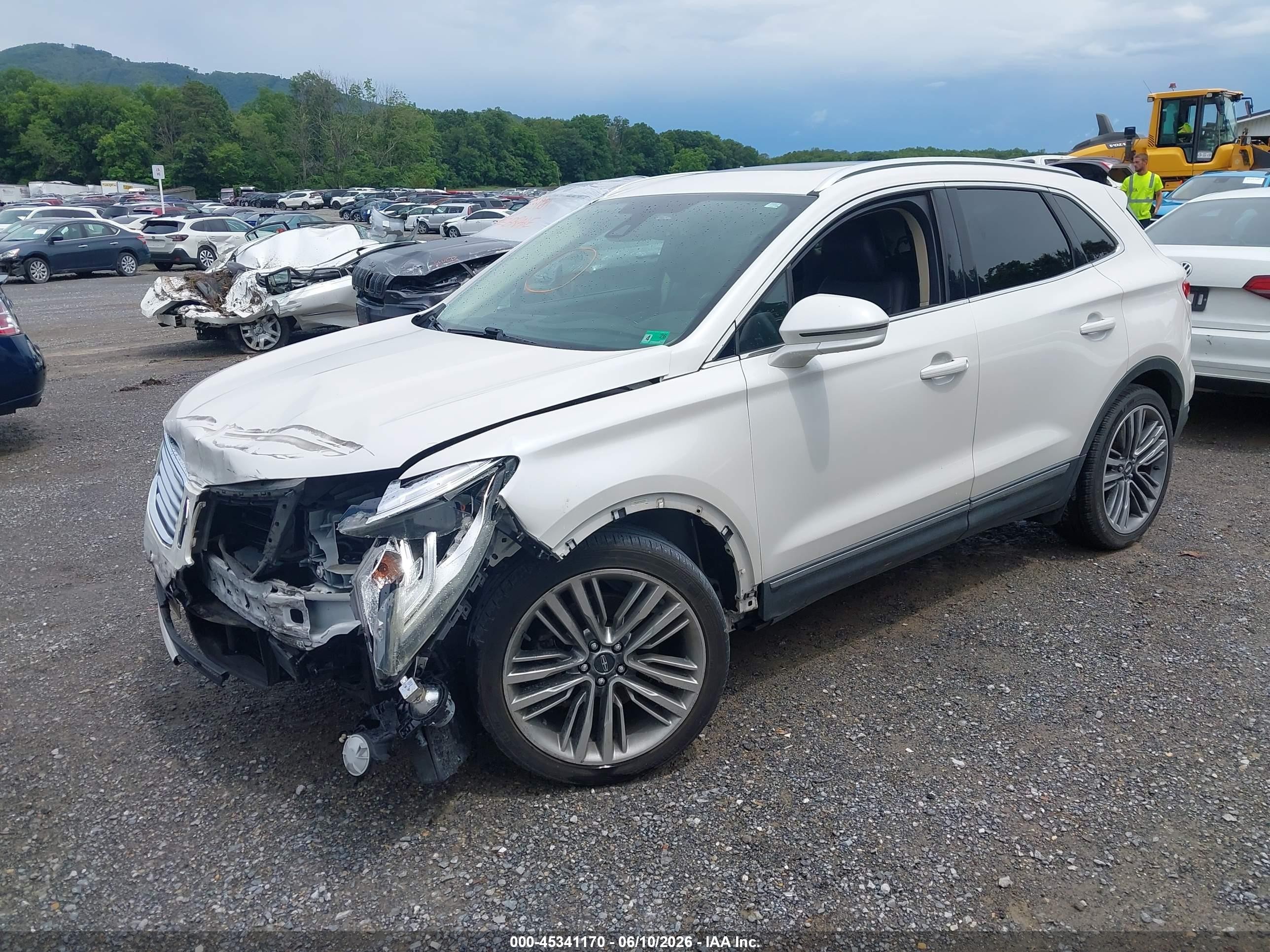 2015 Lincoln Mkc   White vin: 5LMTJ2AHXFUJ25172