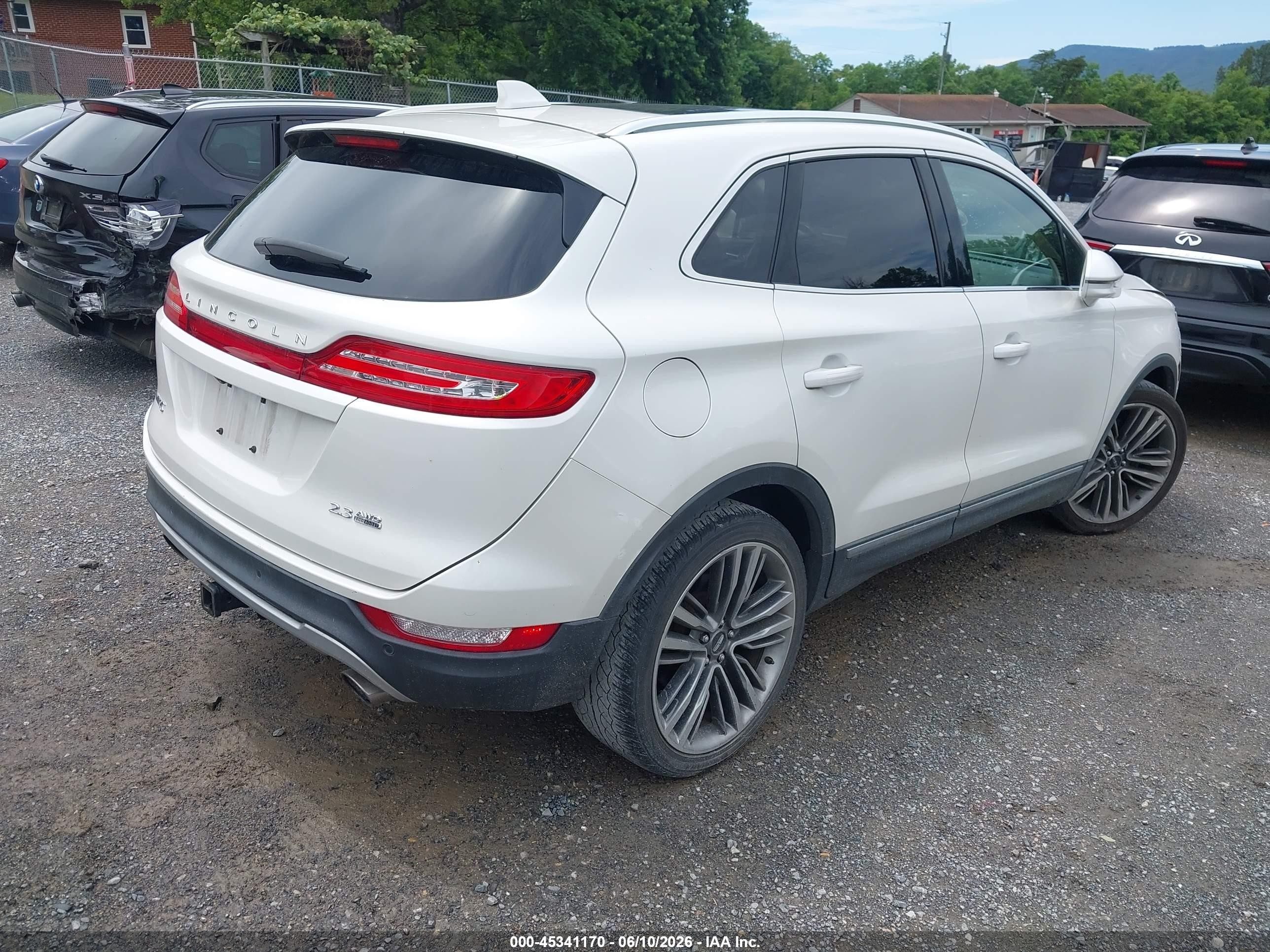 2015 Lincoln Mkc   White vin: 5LMTJ2AHXFUJ25172