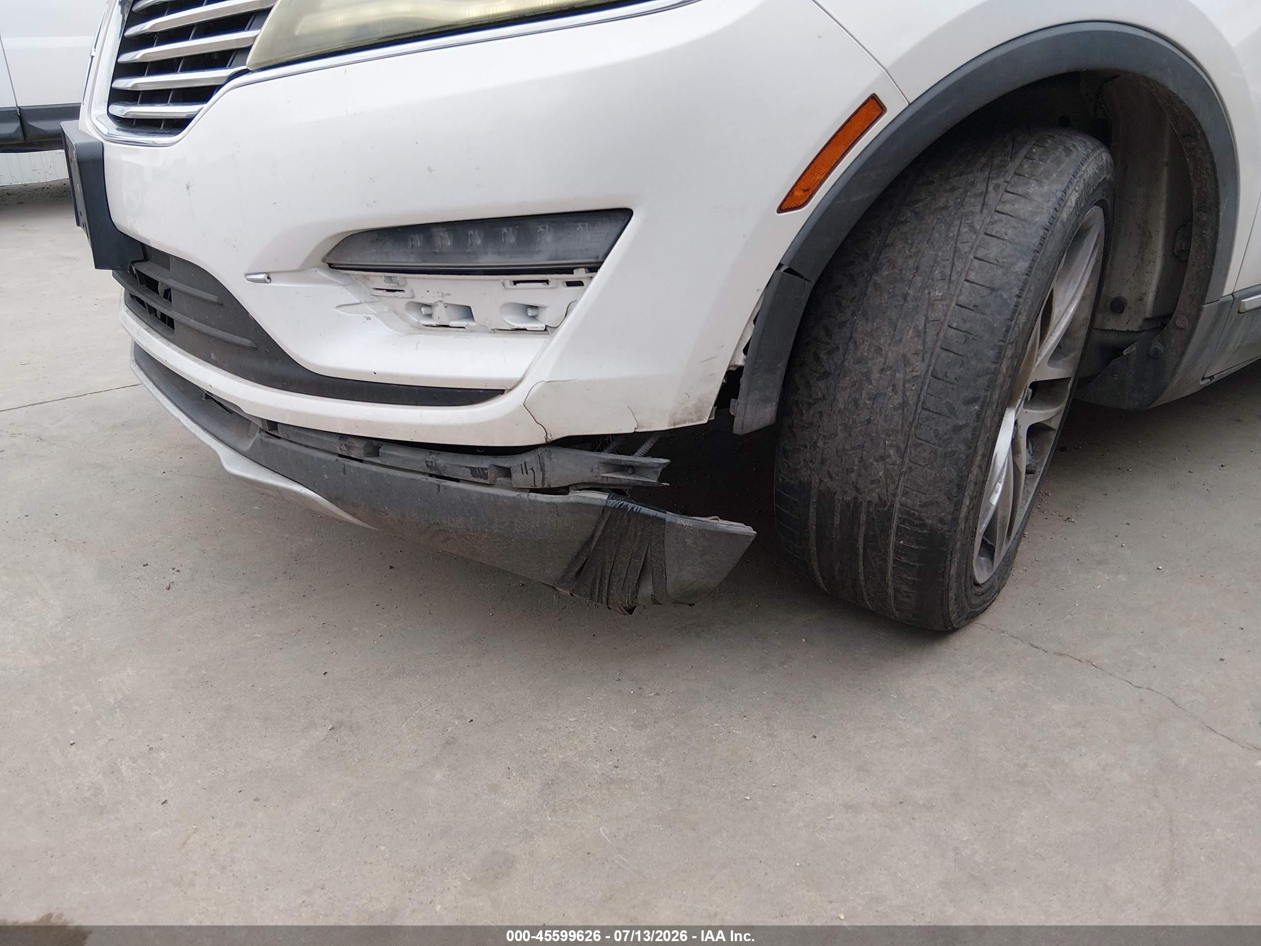 2015 Lincoln Mkc   Cream vin: 5LMTJ2AHXFUJ33496