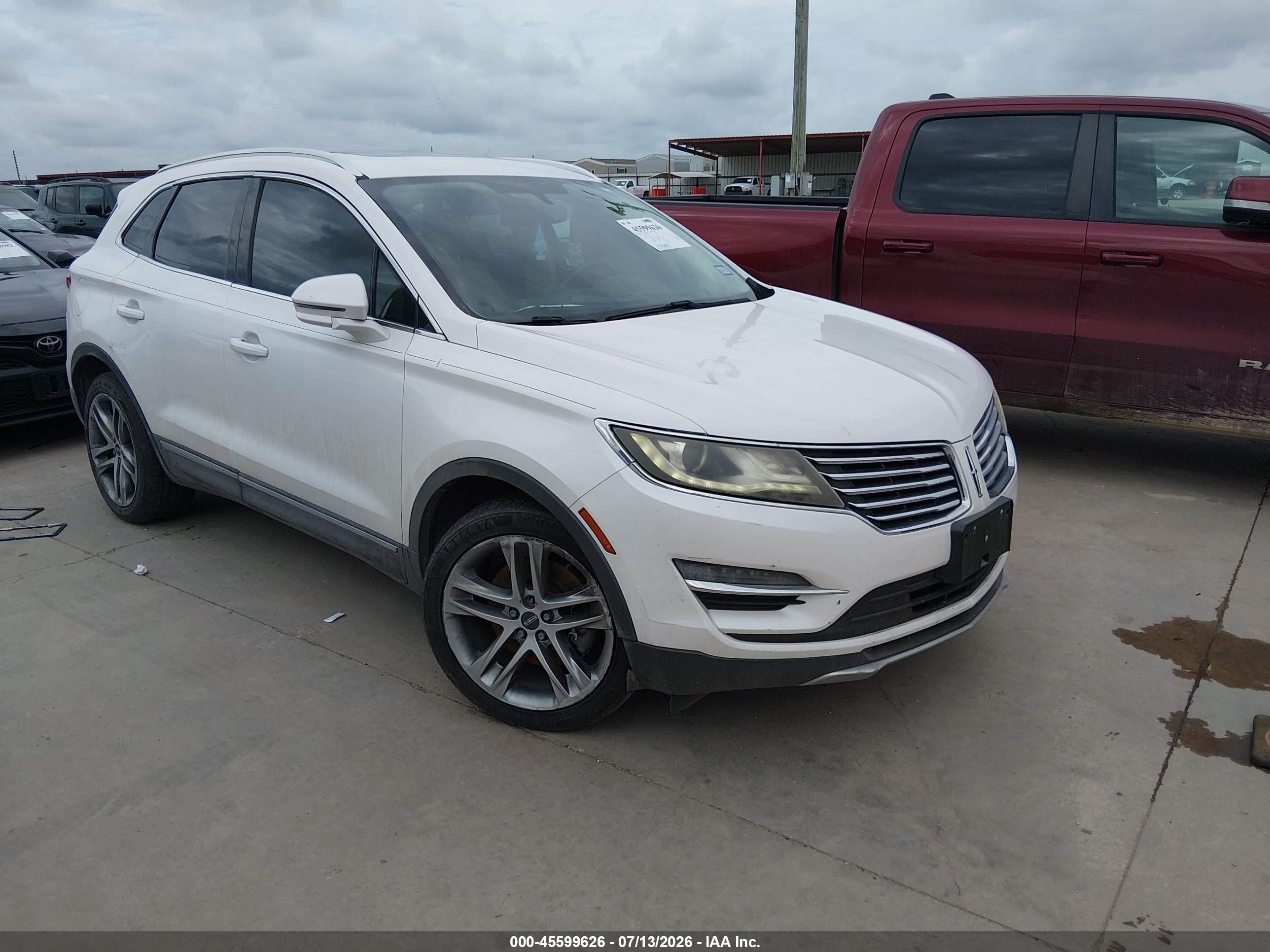 2015 Lincoln Mkc   Cream vin: 5LMTJ2AHXFUJ33496