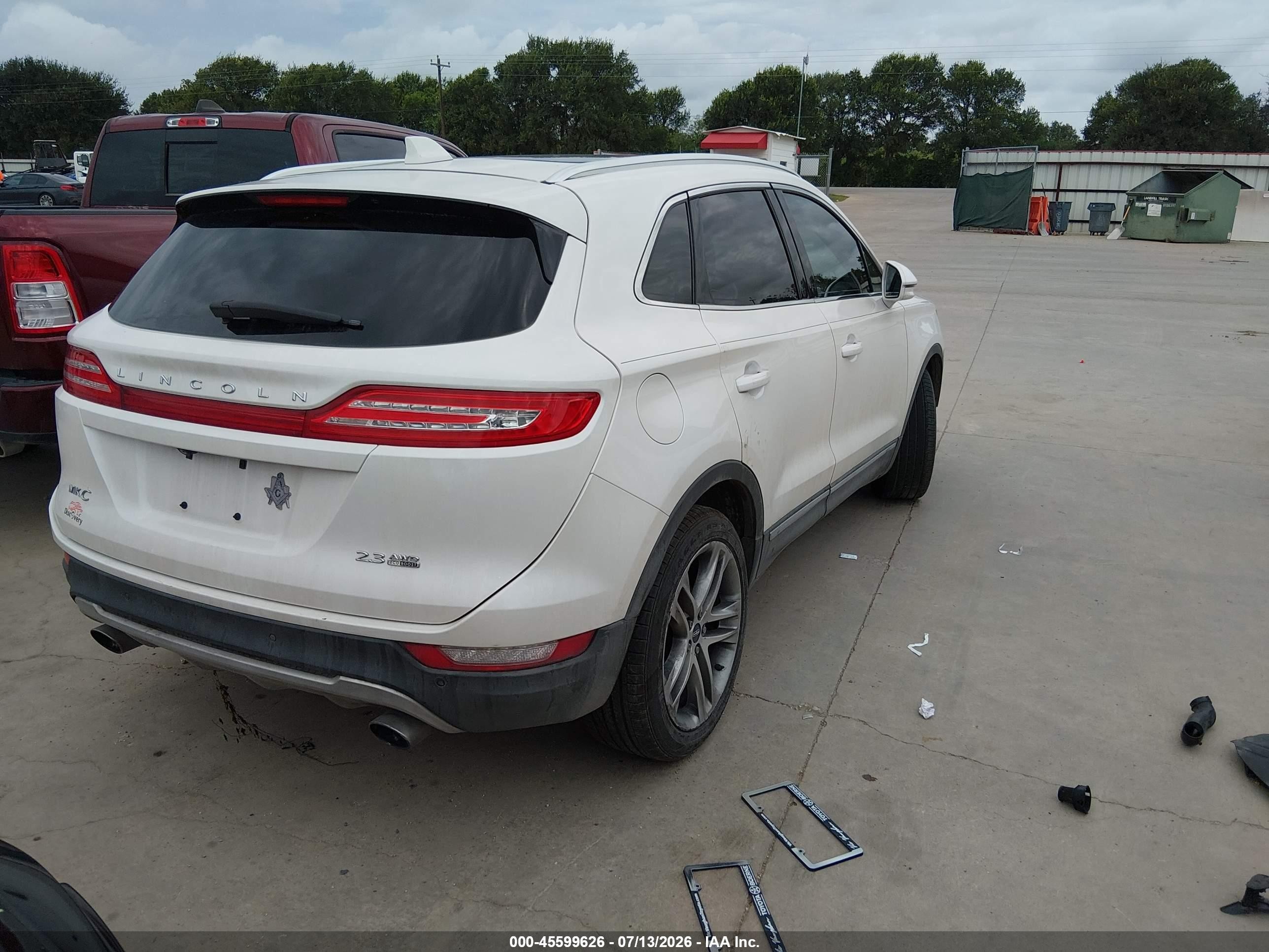 2015 Lincoln Mkc   Cream vin: 5LMTJ2AHXFUJ33496