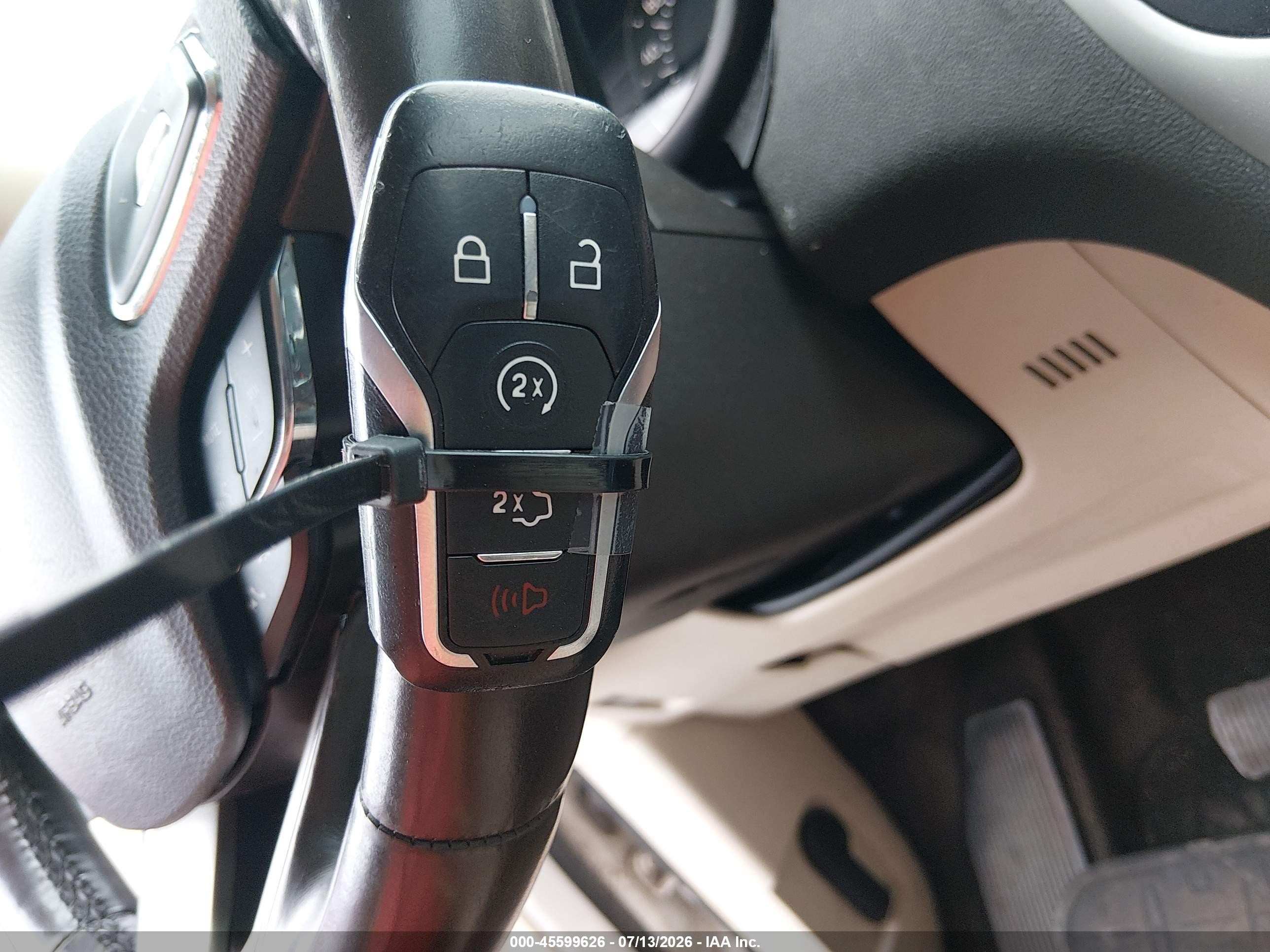 2015 Lincoln Mkc   Cream vin: 5LMTJ2AHXFUJ33496