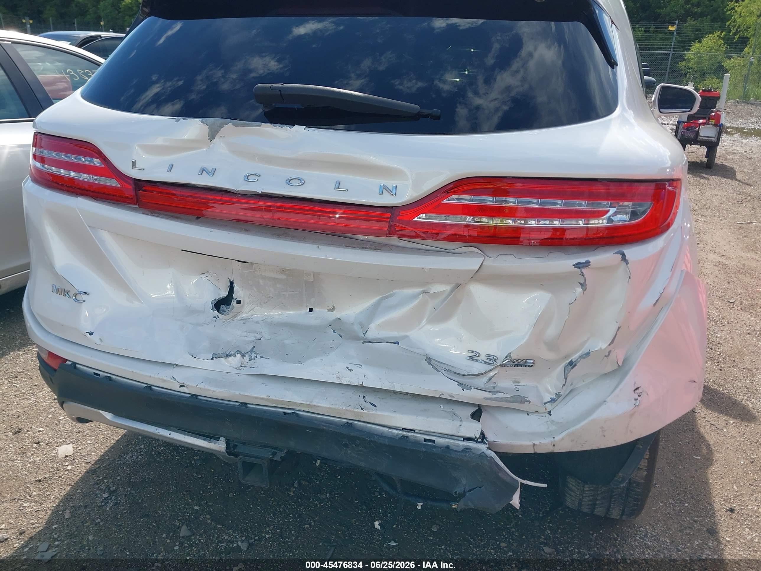 2015 Lincoln Mkc   White vin: 5LMTJ2AHXFUJ33708