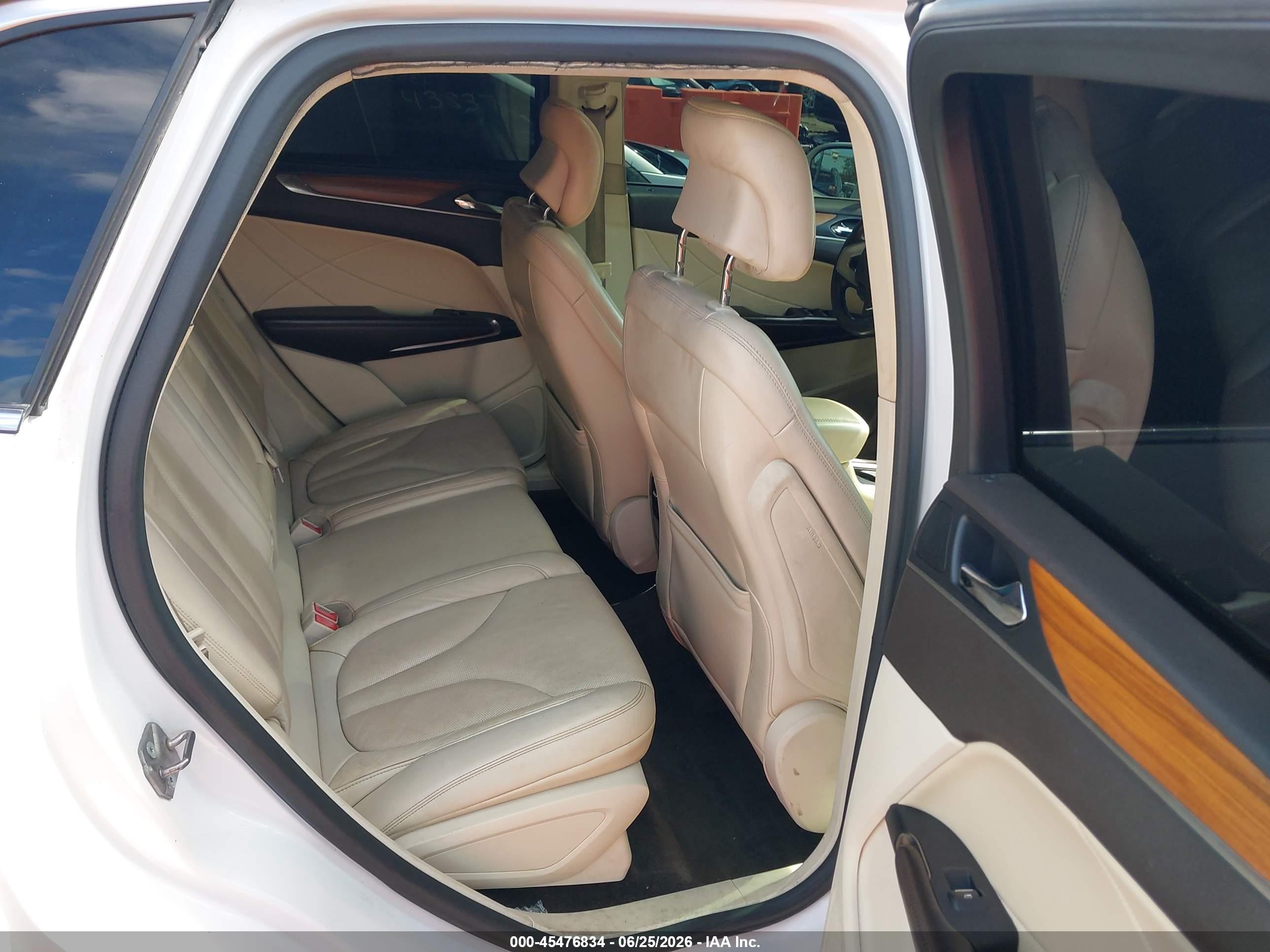 2015 Lincoln Mkc   White vin: 5LMTJ2AHXFUJ33708