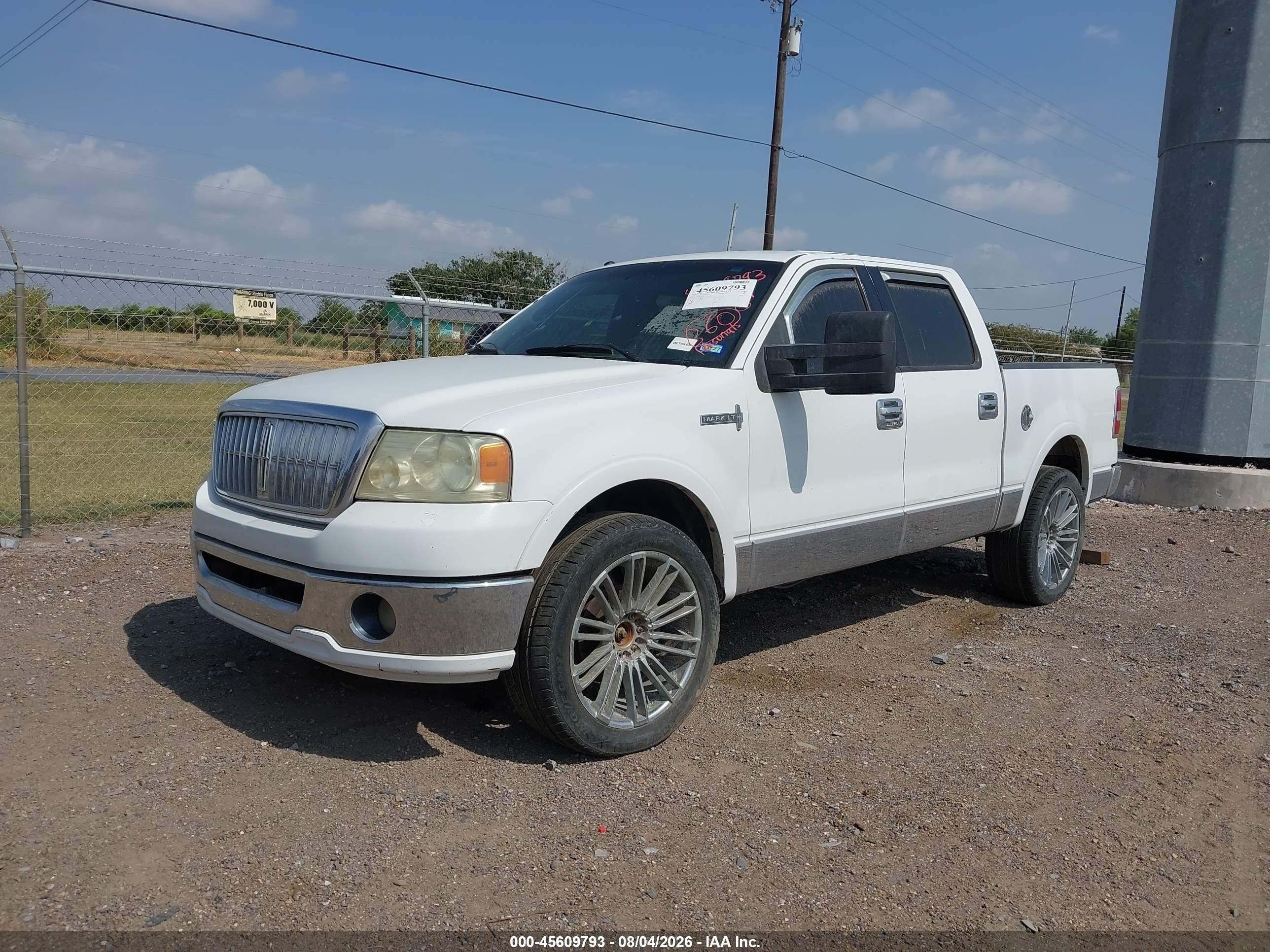 2008 Lincoln Mark Lt White vin: 5LTPW16518FJ01611