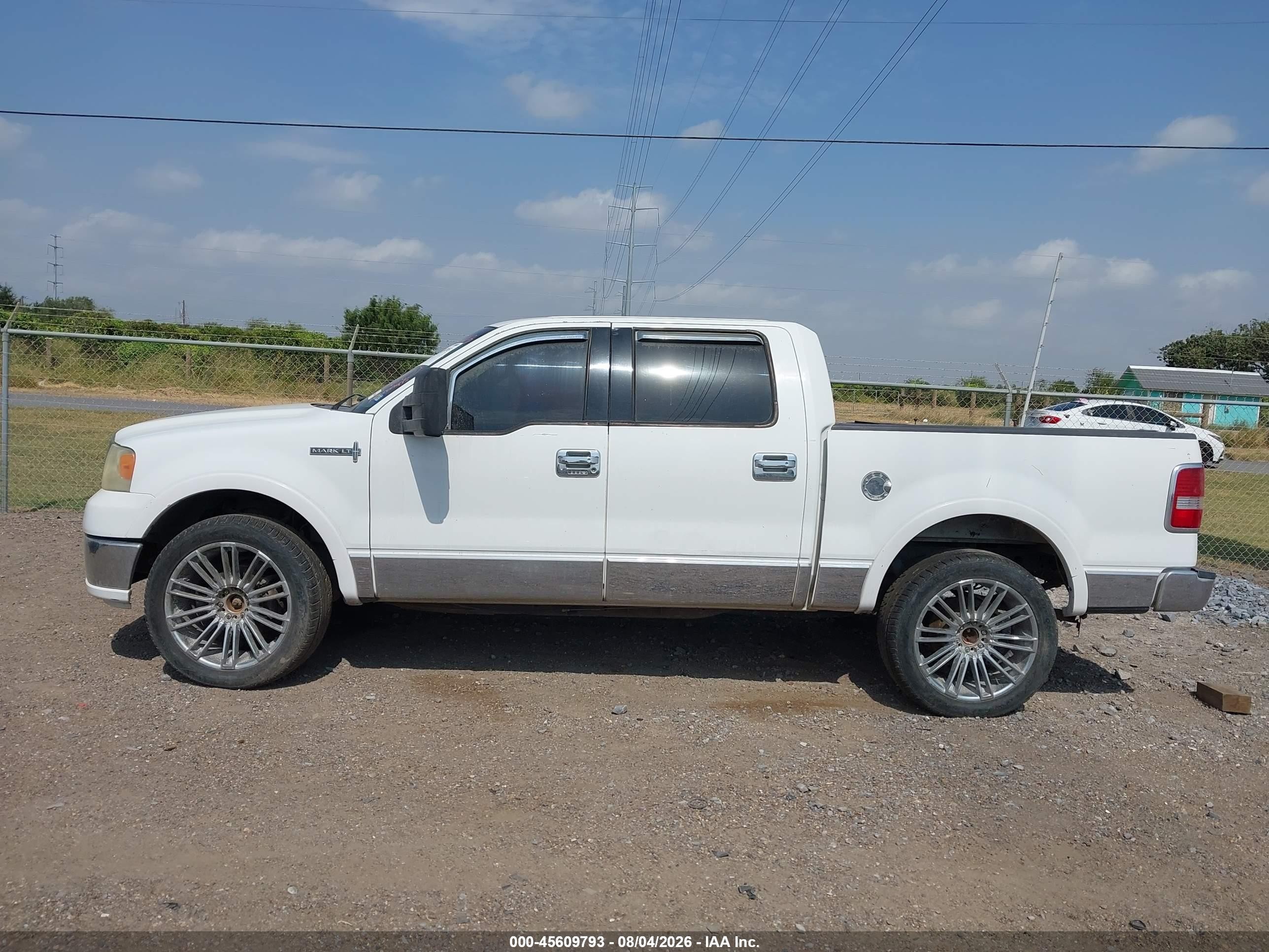 2008 Lincoln Mark Lt White vin: 5LTPW16518FJ01611