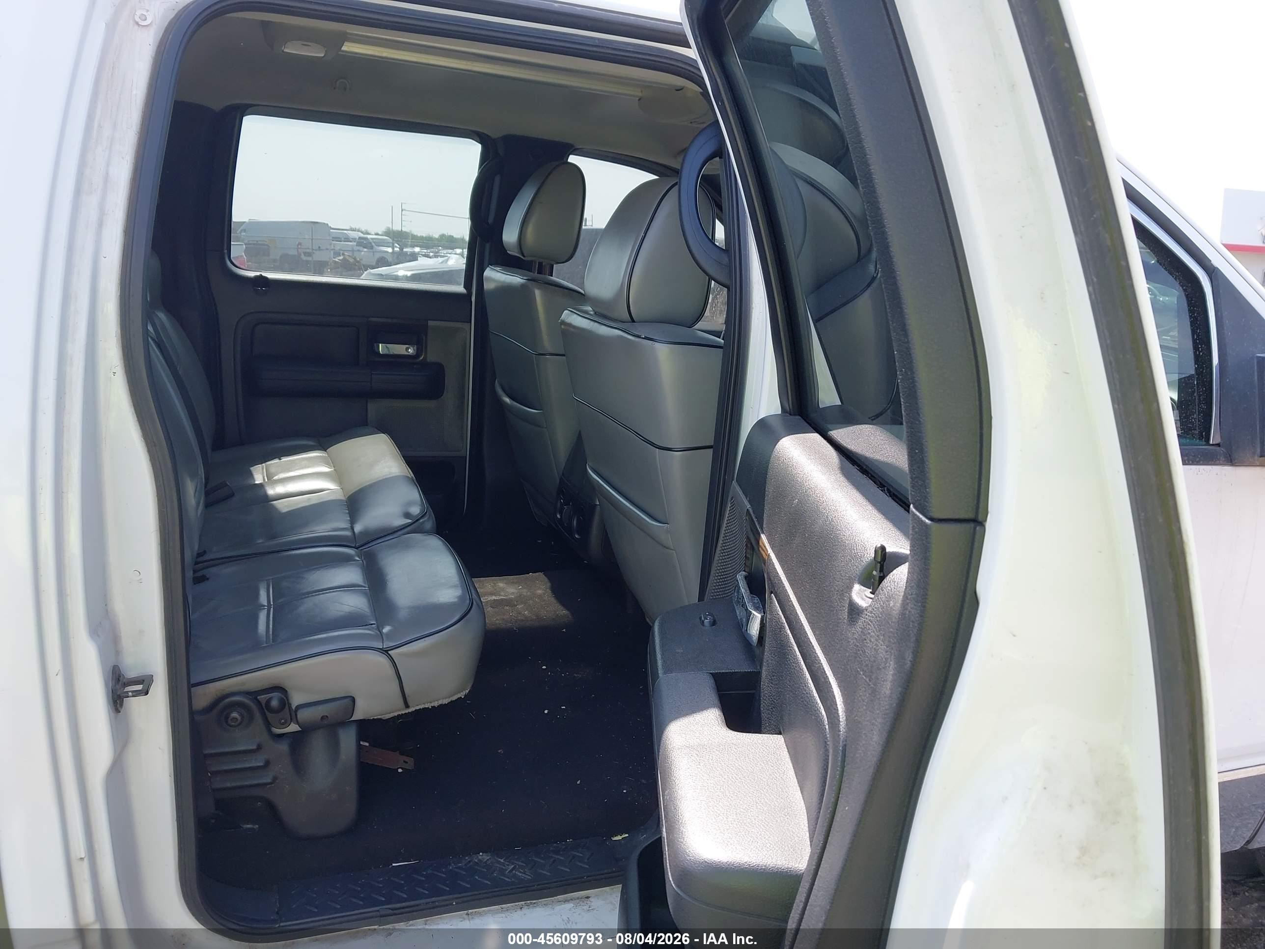 2008 Lincoln Mark Lt White vin: 5LTPW16518FJ01611