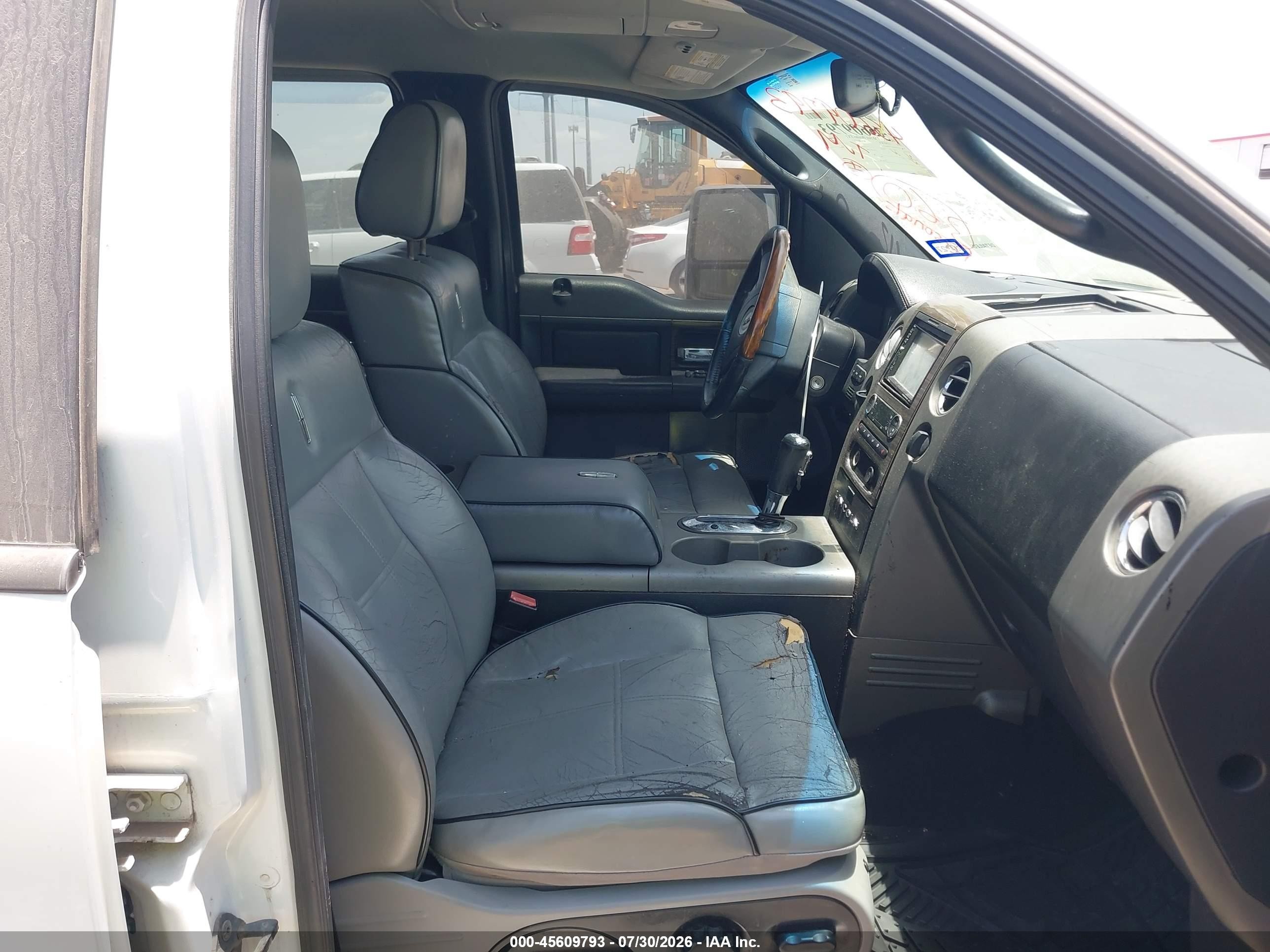 2008 Lincoln Mark Lt White vin: 5LTPW16518FJ01611