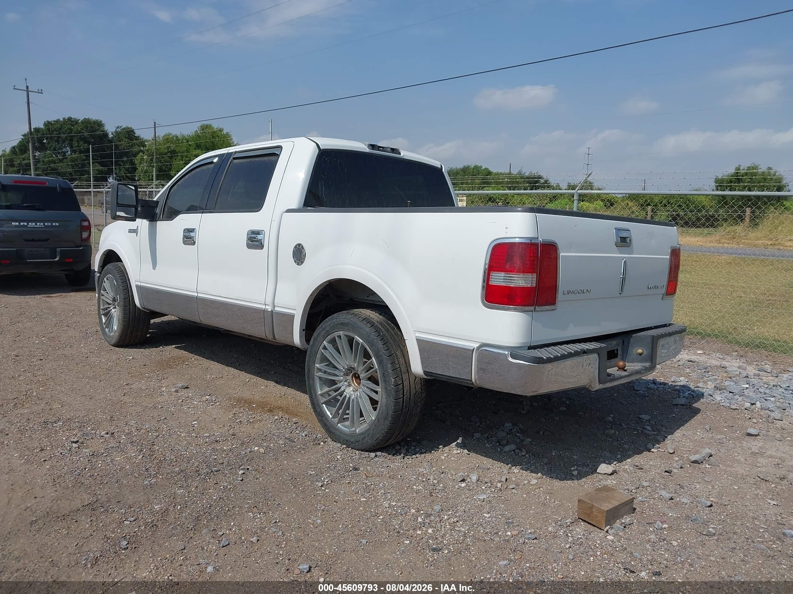 2008 Lincoln Mark Lt White vin: 5LTPW16518FJ01611