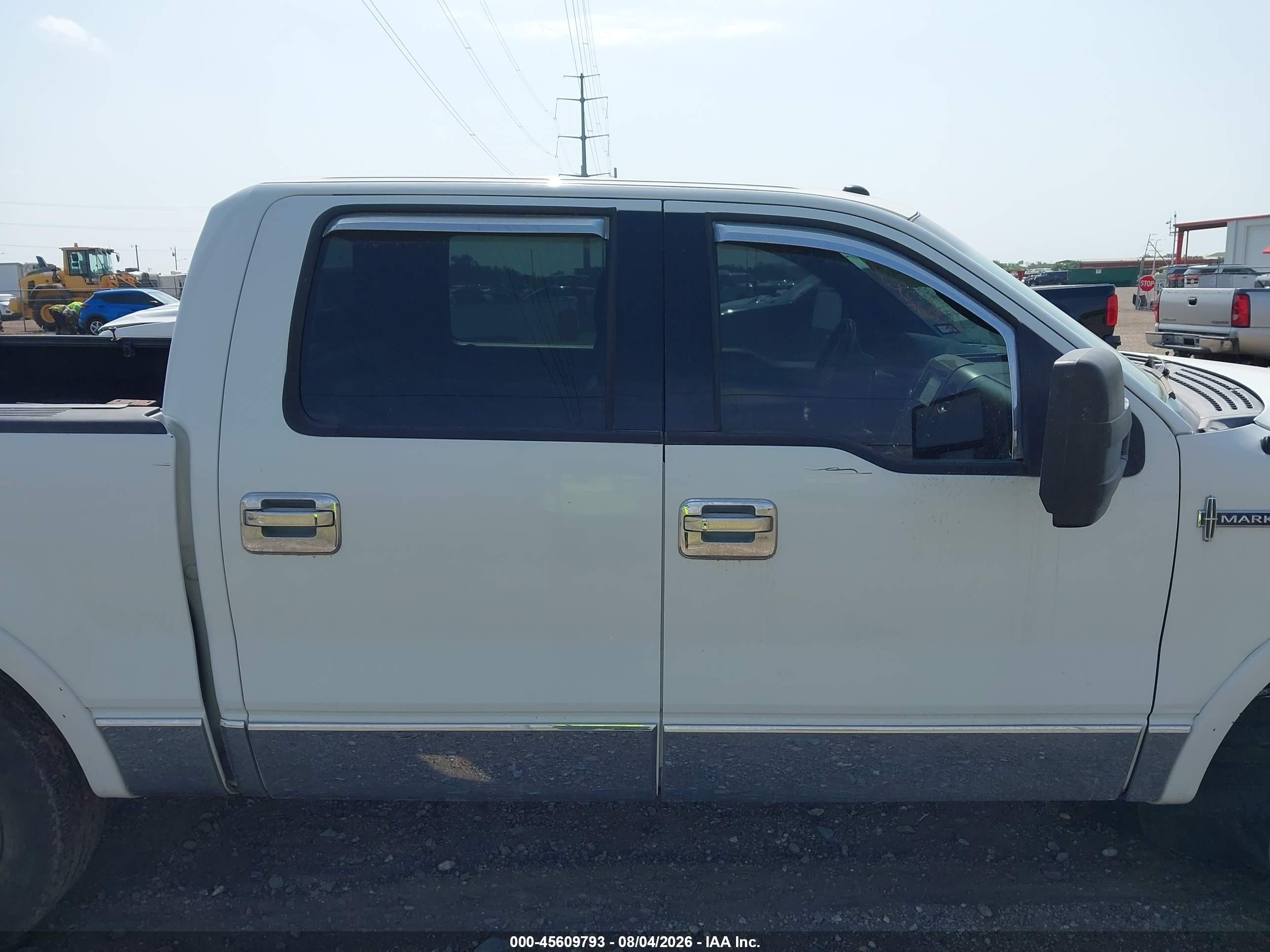 2008 Lincoln Mark Lt White vin: 5LTPW16518FJ01611