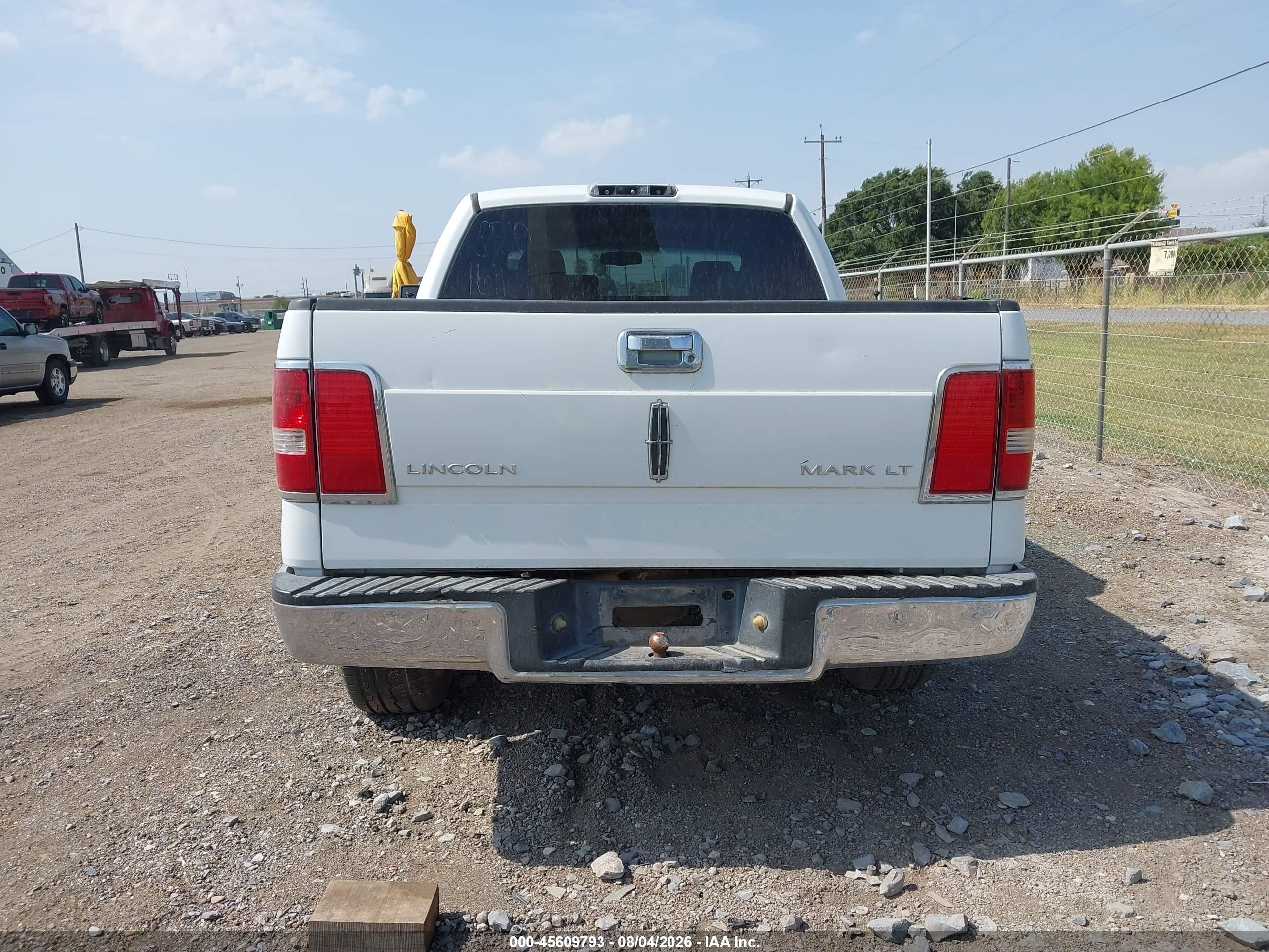 2008 Lincoln Mark Lt White vin: 5LTPW16518FJ01611