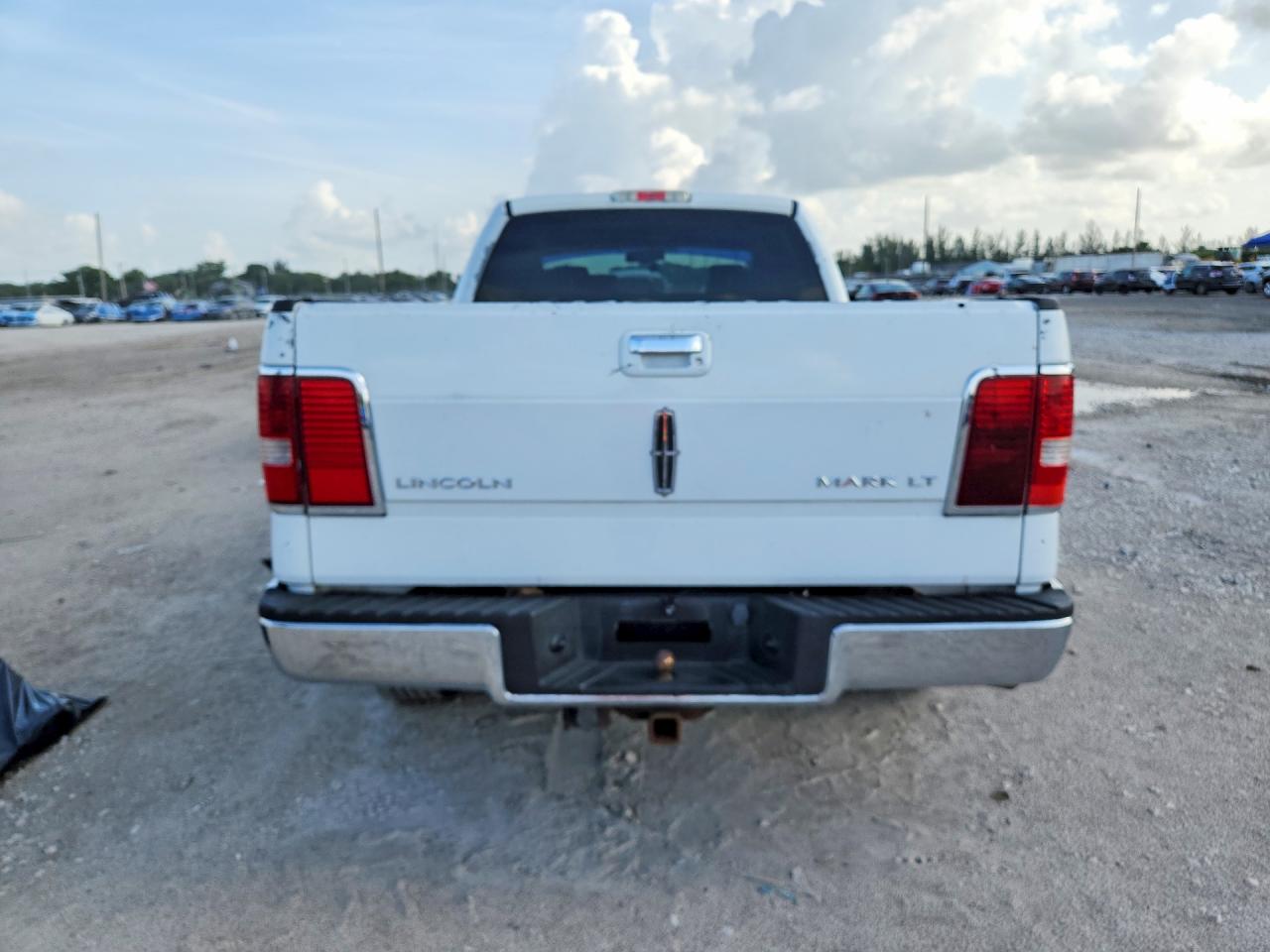 2007 Lincoln Mark Lt White vin: 5LTPW16547FJ04906