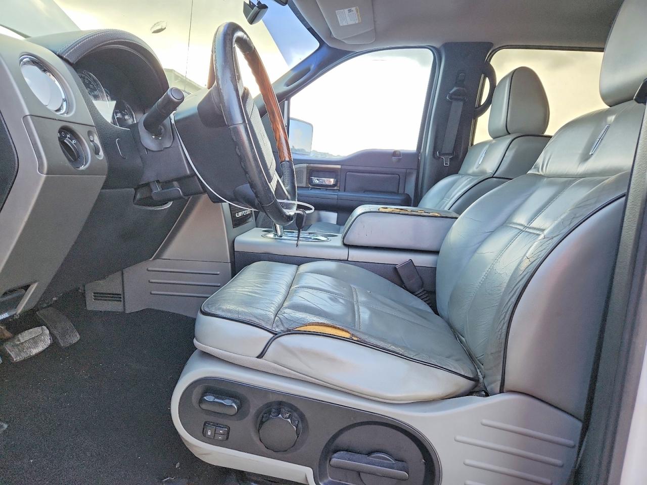 2007 Lincoln Mark Lt White vin: 5LTPW16547FJ04906