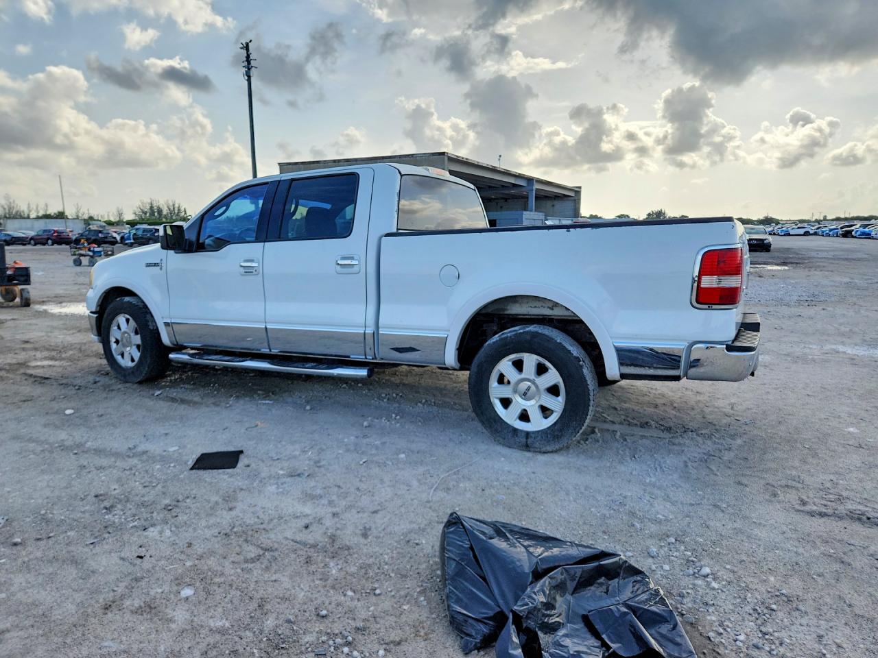 2007 Lincoln Mark Lt White vin: 5LTPW16547FJ04906