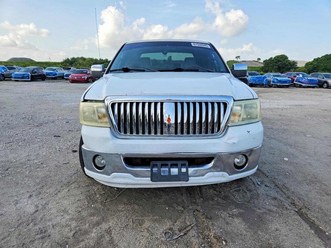 2007 Lincoln Mark Lt White vin: 5LTPW16547FJ04906