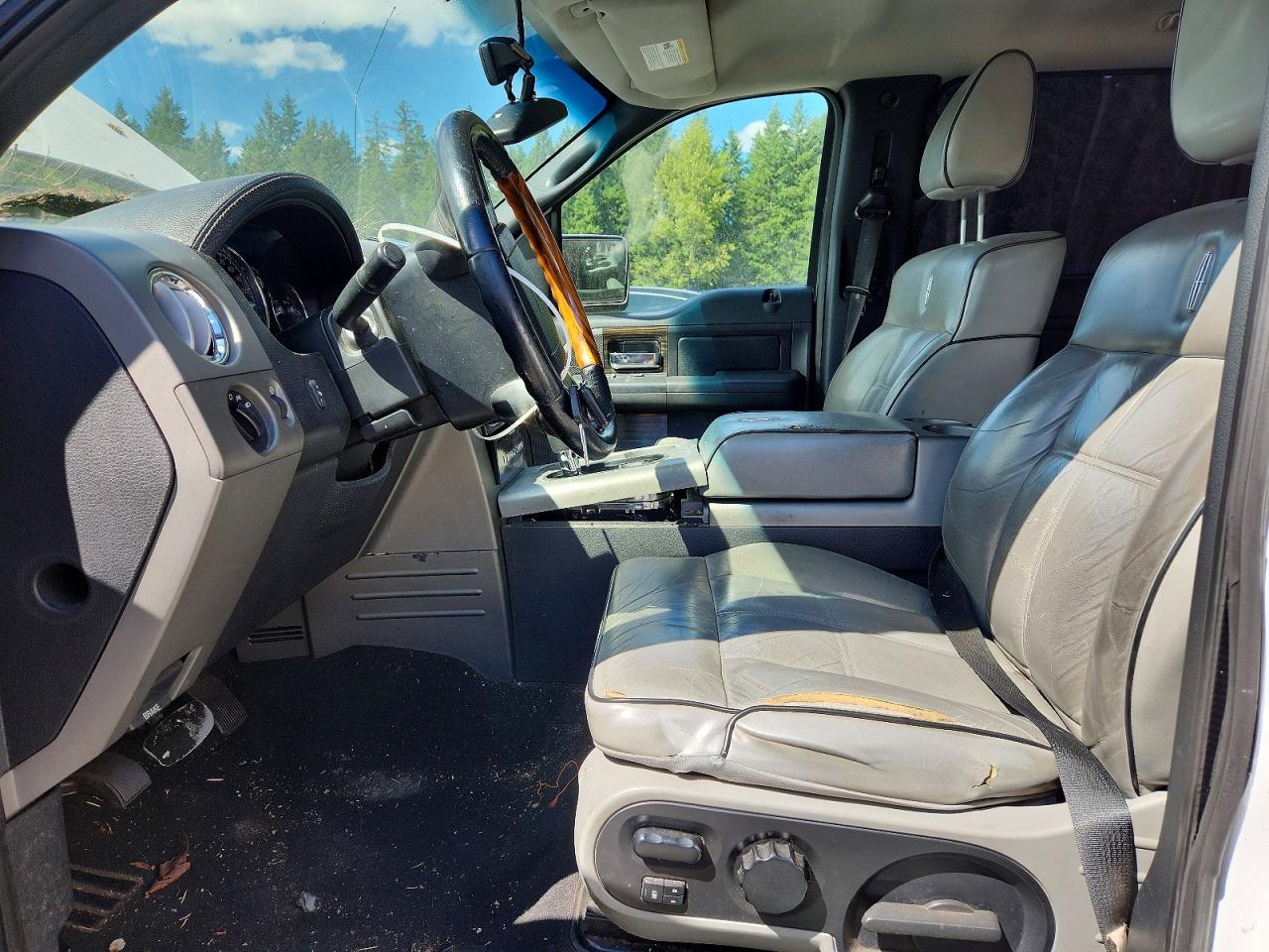 2007 Lincoln Mark Lt White vin: 5LTPW16557FJ01772