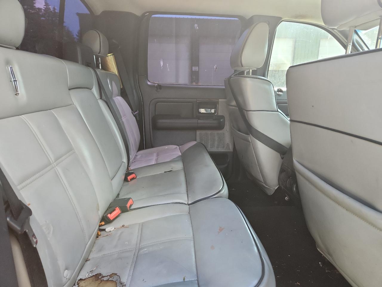 2007 Lincoln Mark Lt White vin: 5LTPW16557FJ01772 Damage: Right Rear Seat Cushion, Worn, Replacement Required