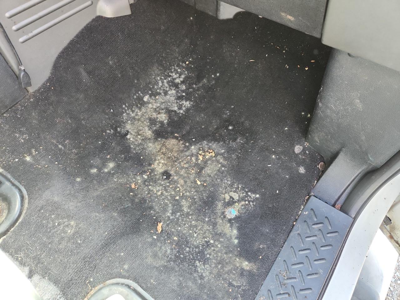 2007 Lincoln Mark Lt White vin: 5LTPW16557FJ01772 Damage: Right Front Carpet, Stained, Permanent