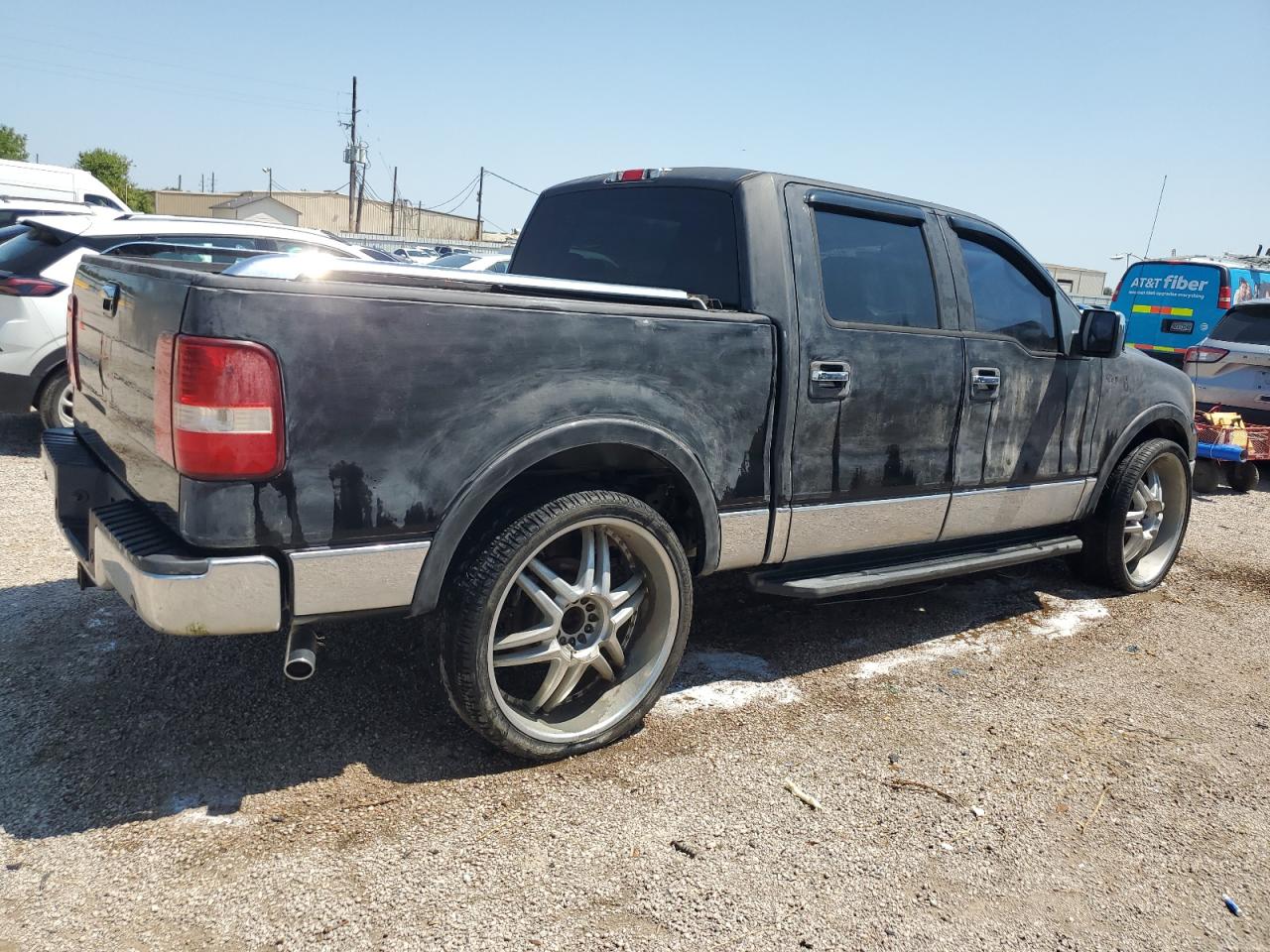 2006 Lincoln Mark Lt Black vin: 5LTPW16566FJ04145 Damage: Right Front Tire, Worn, Replacement Required