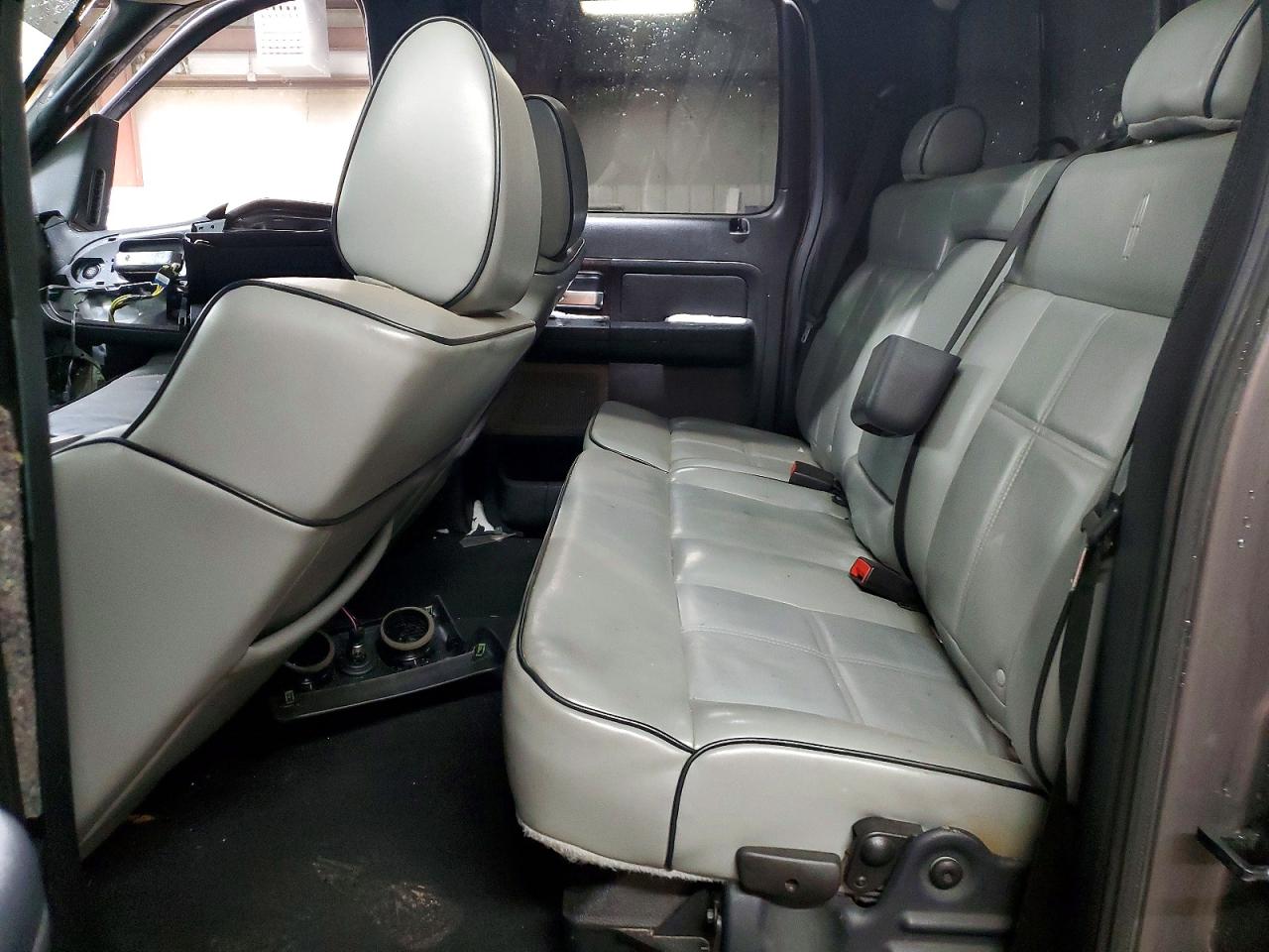 2006 Lincoln Mark Lt Gray vin: 5LTPW16586FJ14076