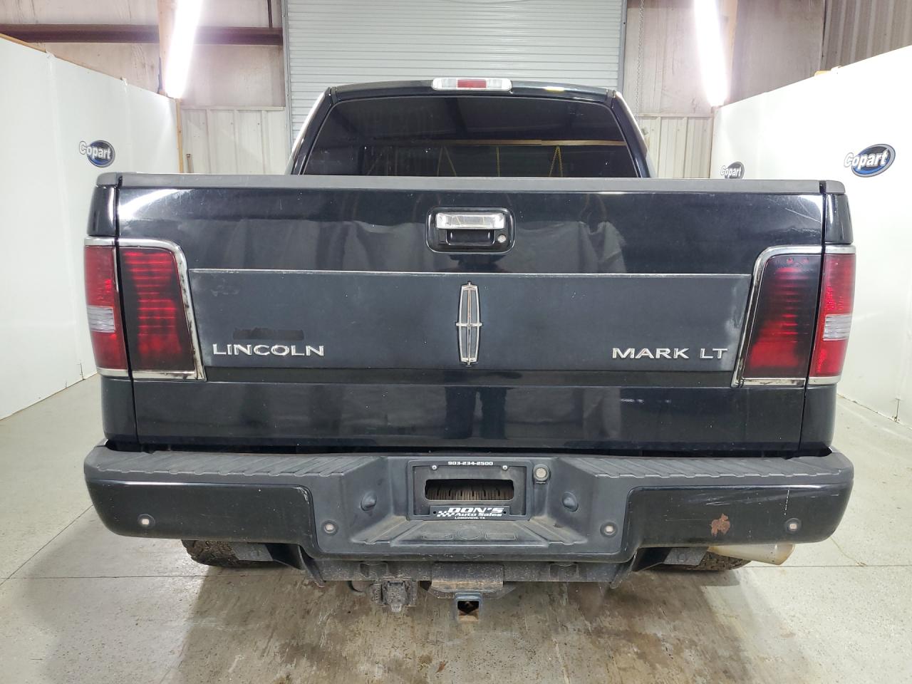 2007 Lincoln Mark Lt Black vin: 5LTPW16597FJ09857 Damage: Right Rear Reverse Lamp, Broken, Replacement Required