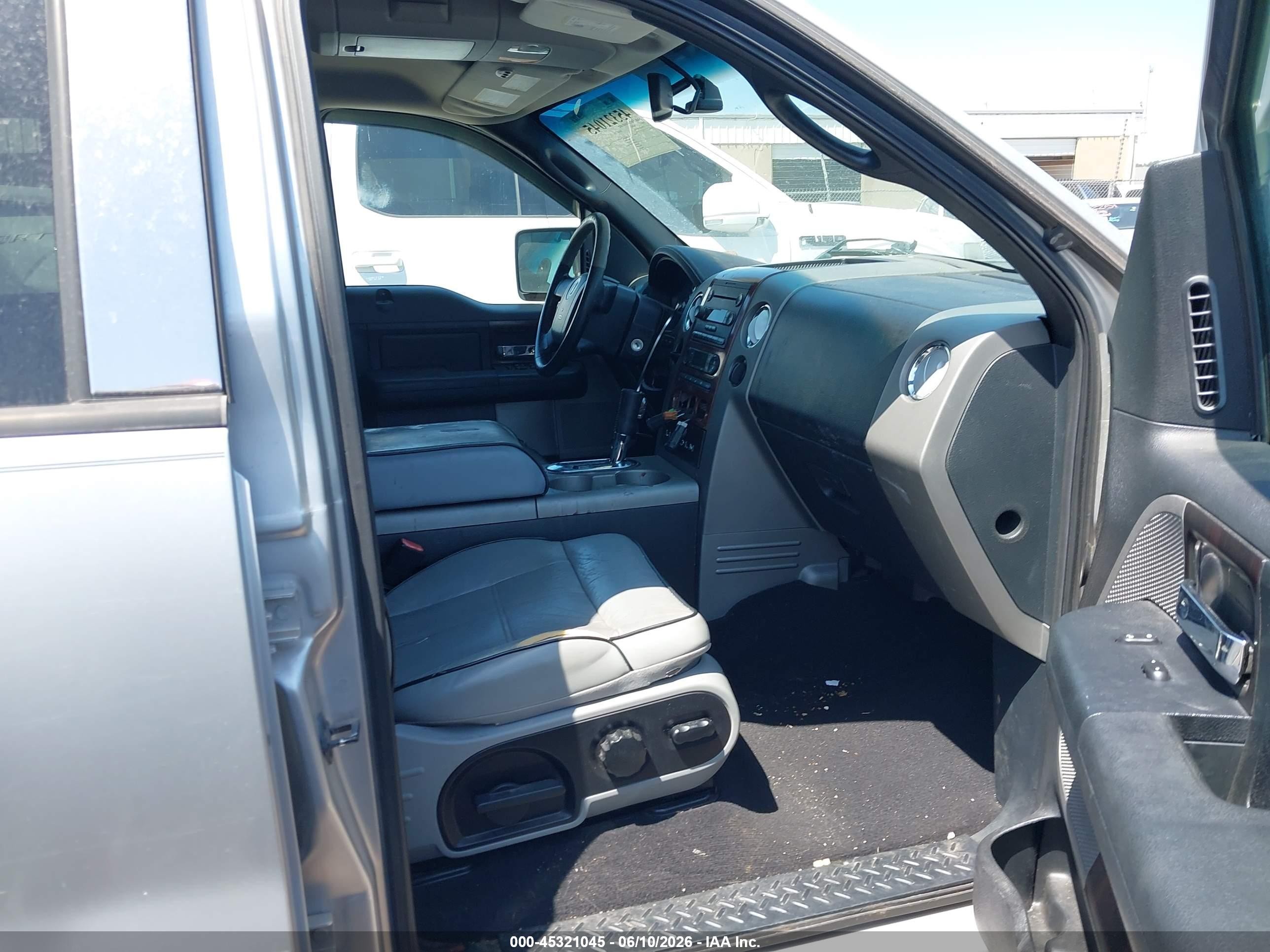 2006 Lincoln Mark Lt   Silver vin: 5LTPW165X6FJ18453