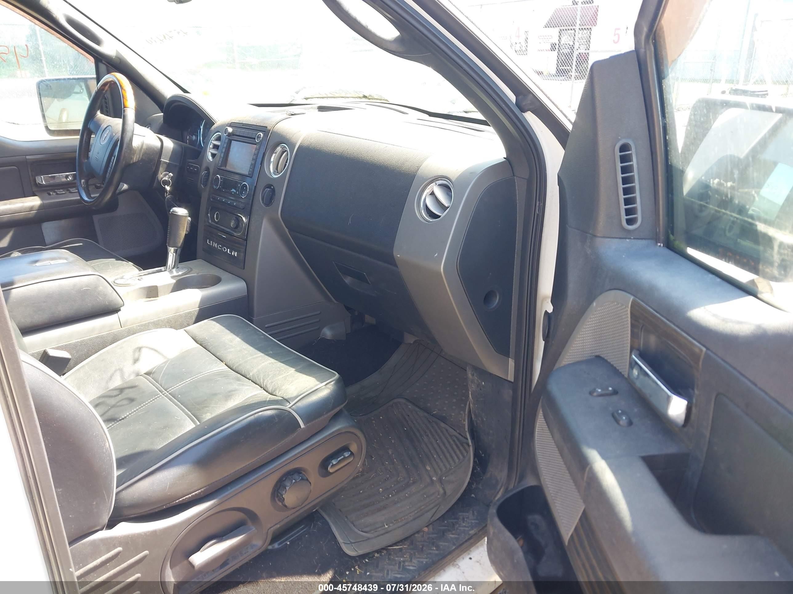 2008 Lincoln Mark Lt   White vin: 5LTPW18508FJ01130